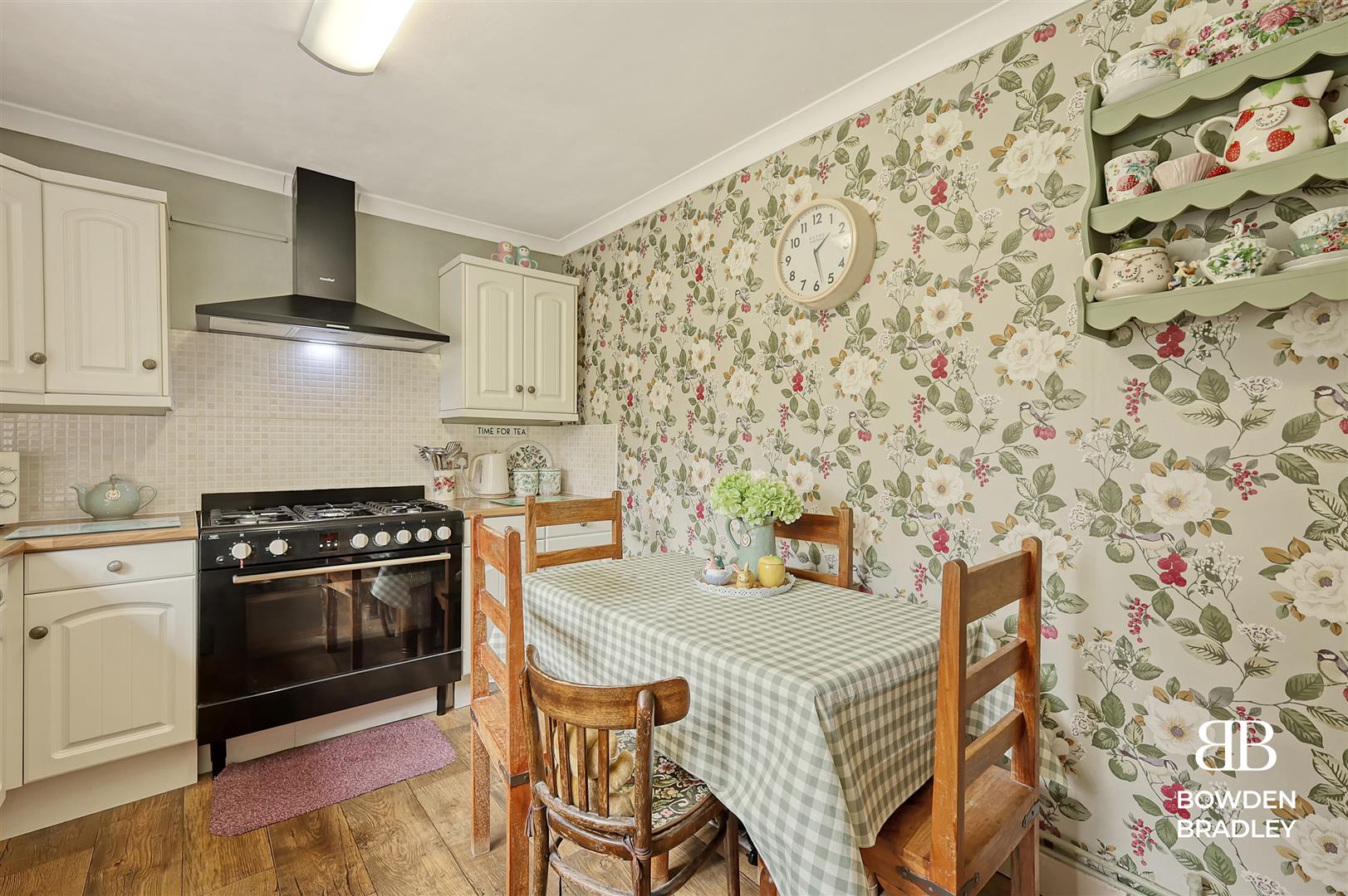 2 bed terraced house for sale in Manford Way, Chigwell  - Property Image 5