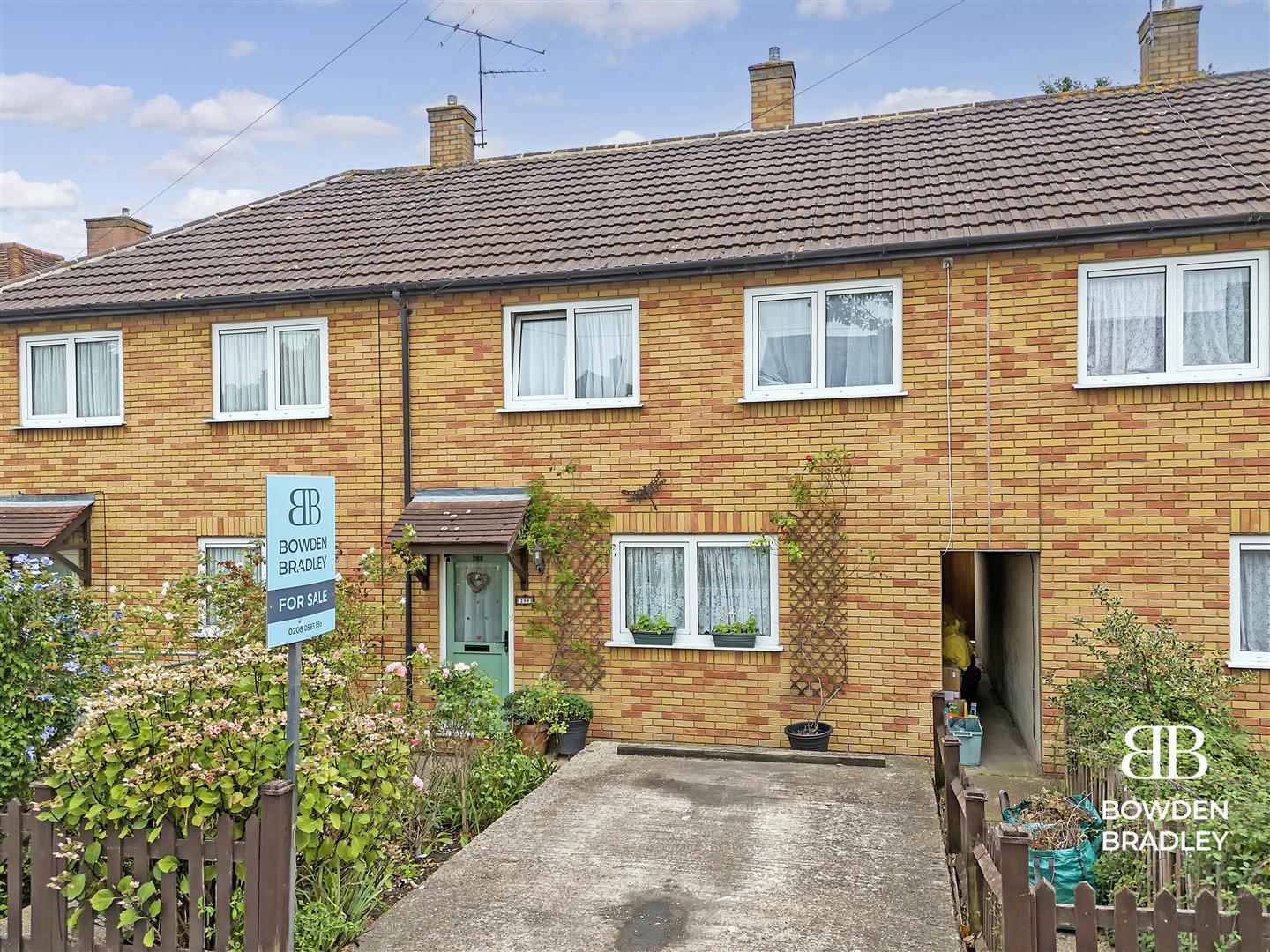 2 bed terraced house for sale in Manford Way, Chigwell  - Property Image 1