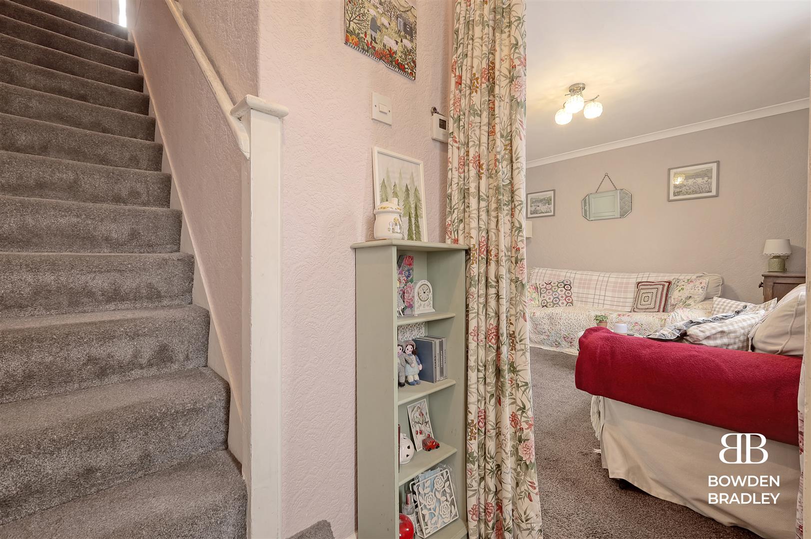 2 bed terraced house for sale in Manford Way, Chigwell  - Property Image 6