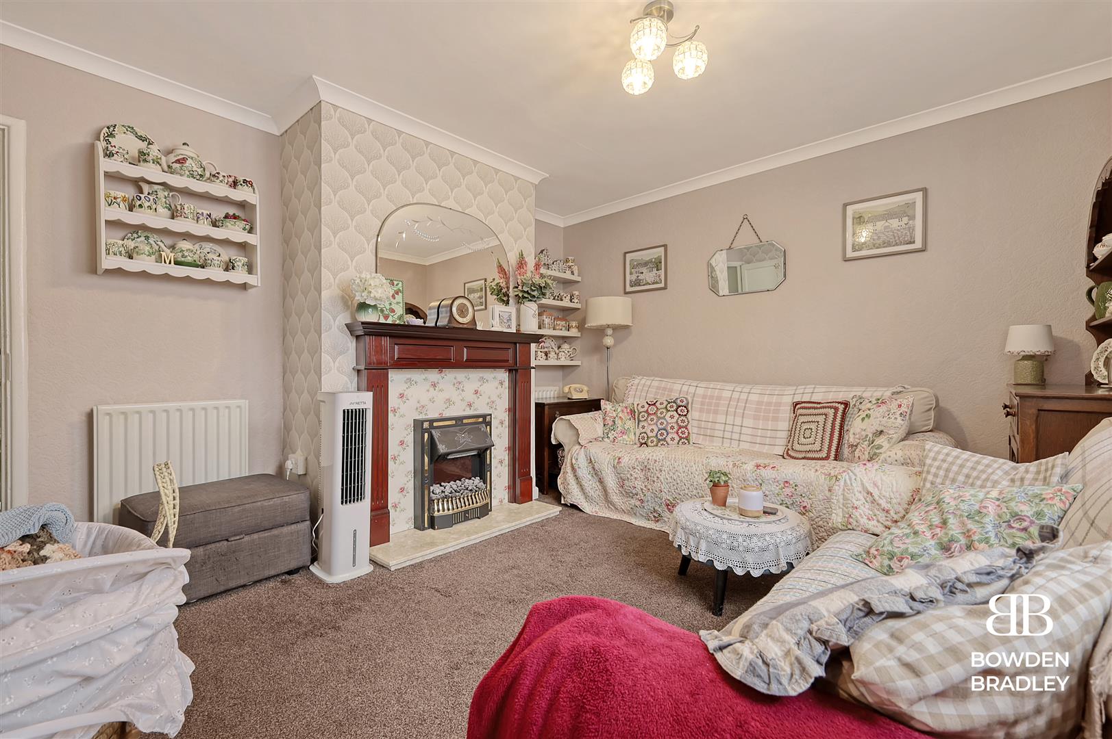 2 bed terraced house for sale in Manford Way, Chigwell  - Property Image 3