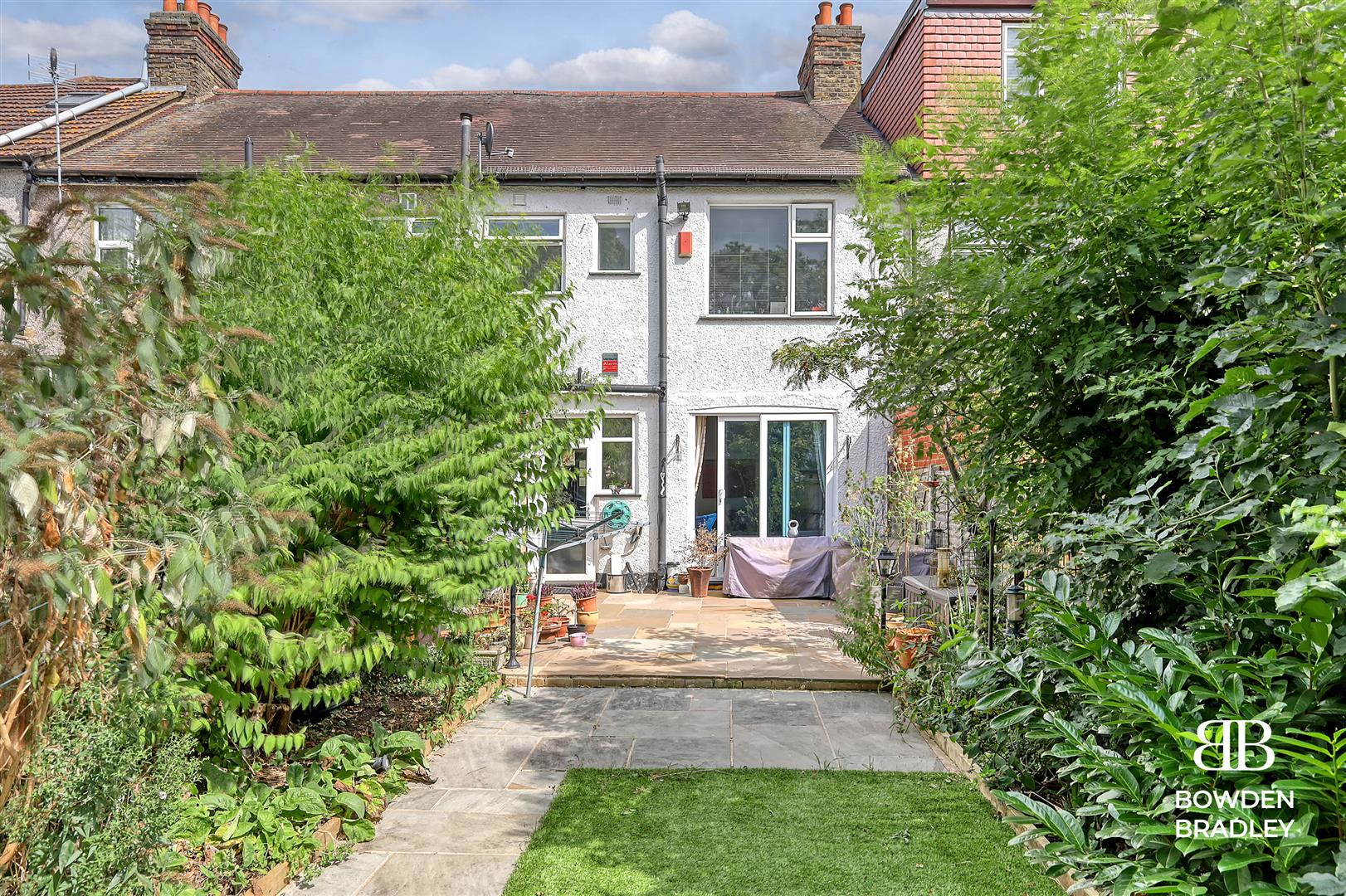 3 bed terraced house for sale in Inglehurst Gardens, Redbridge  - Property Image 19