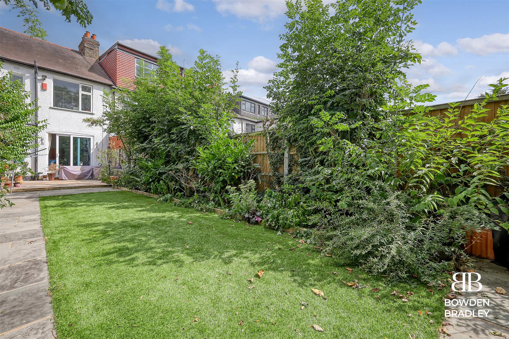 3 bed terraced house for sale in Inglehurst Gardens, Redbridge  - Property Image 17