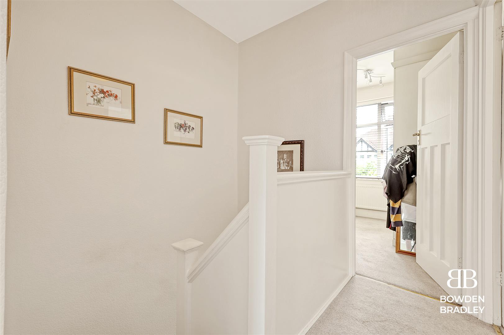 3 bed terraced house for sale in Inglehurst Gardens, Redbridge  - Property Image 9