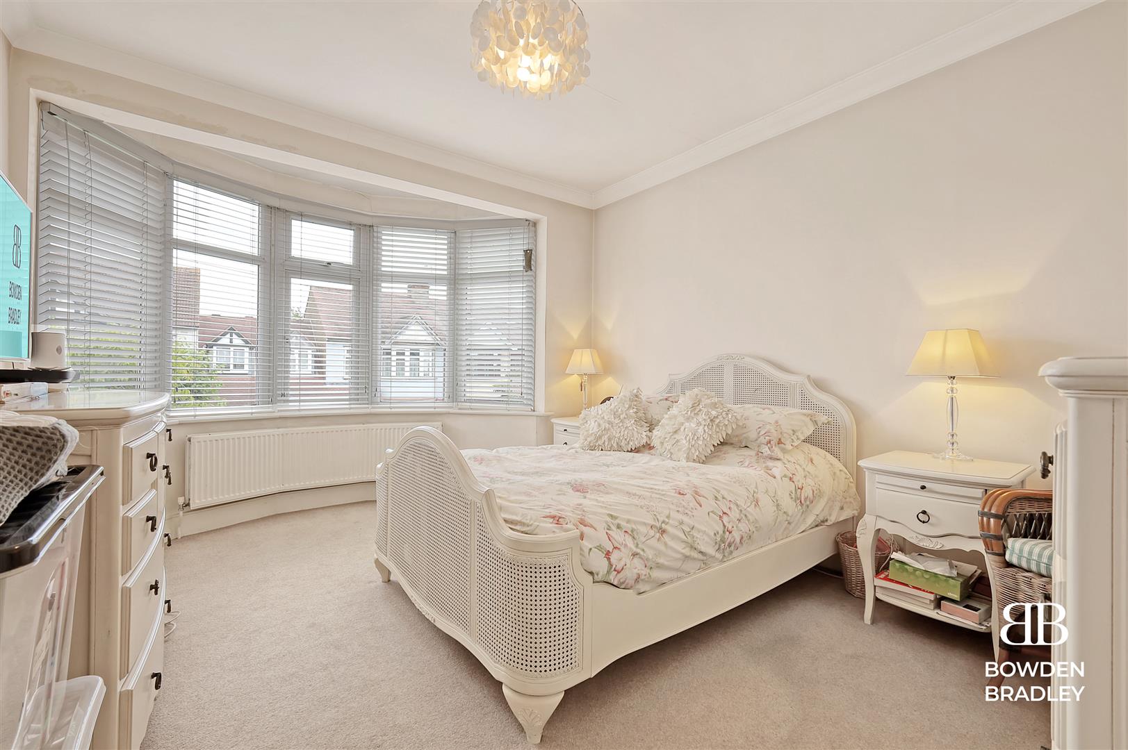 3 bed terraced house for sale in Inglehurst Gardens, Redbridge  - Property Image 11