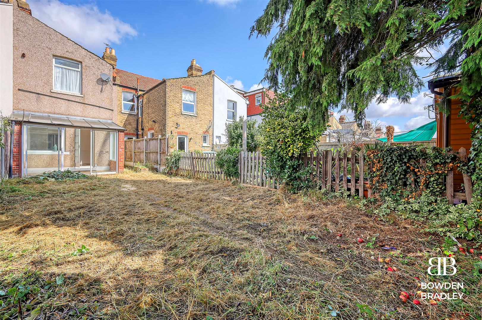 3 bed terraced house for sale in Hampton Road, Ilford  - Property Image 17