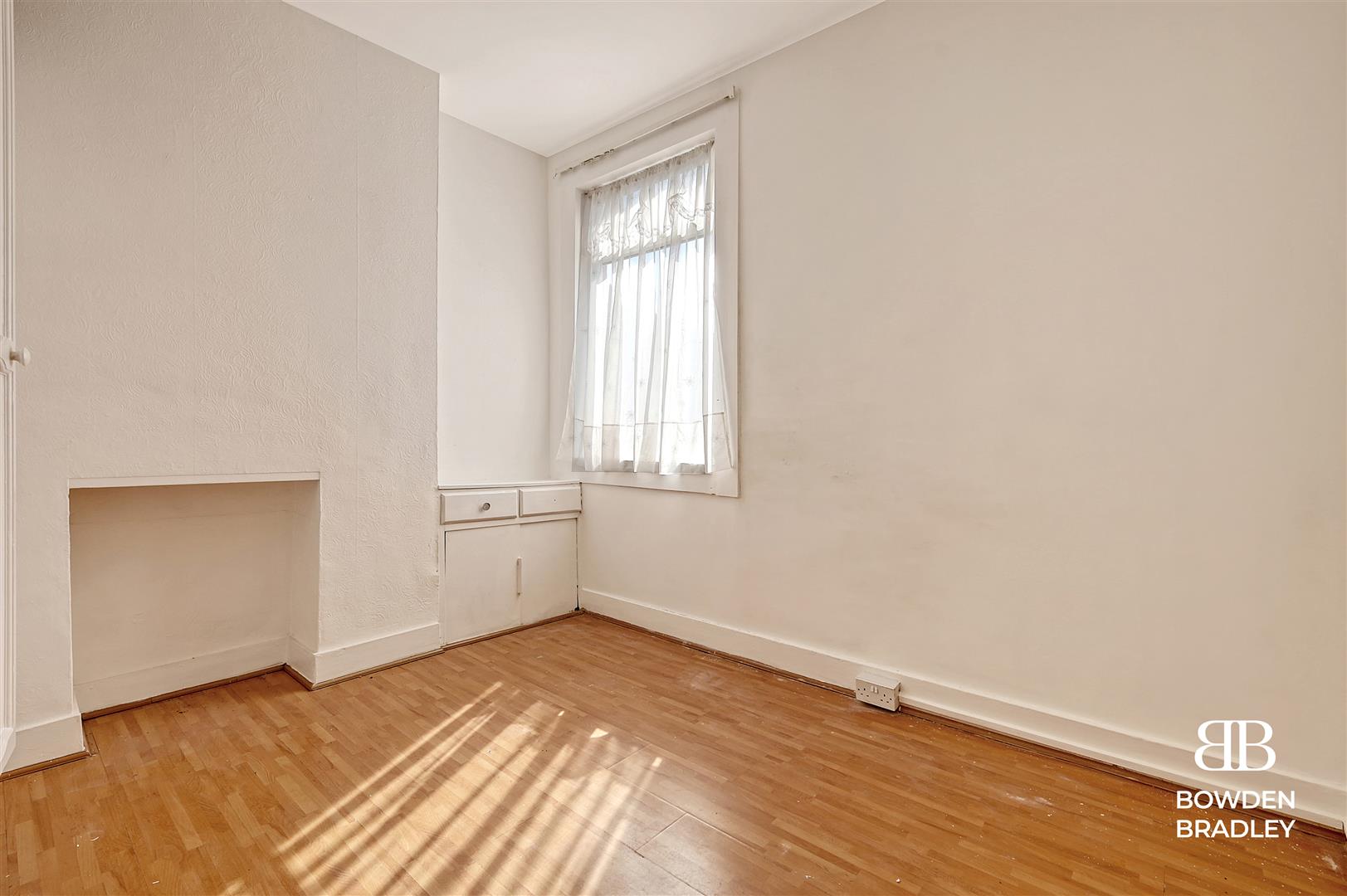 3 bed terraced house for sale in Hampton Road, Ilford  - Property Image 12