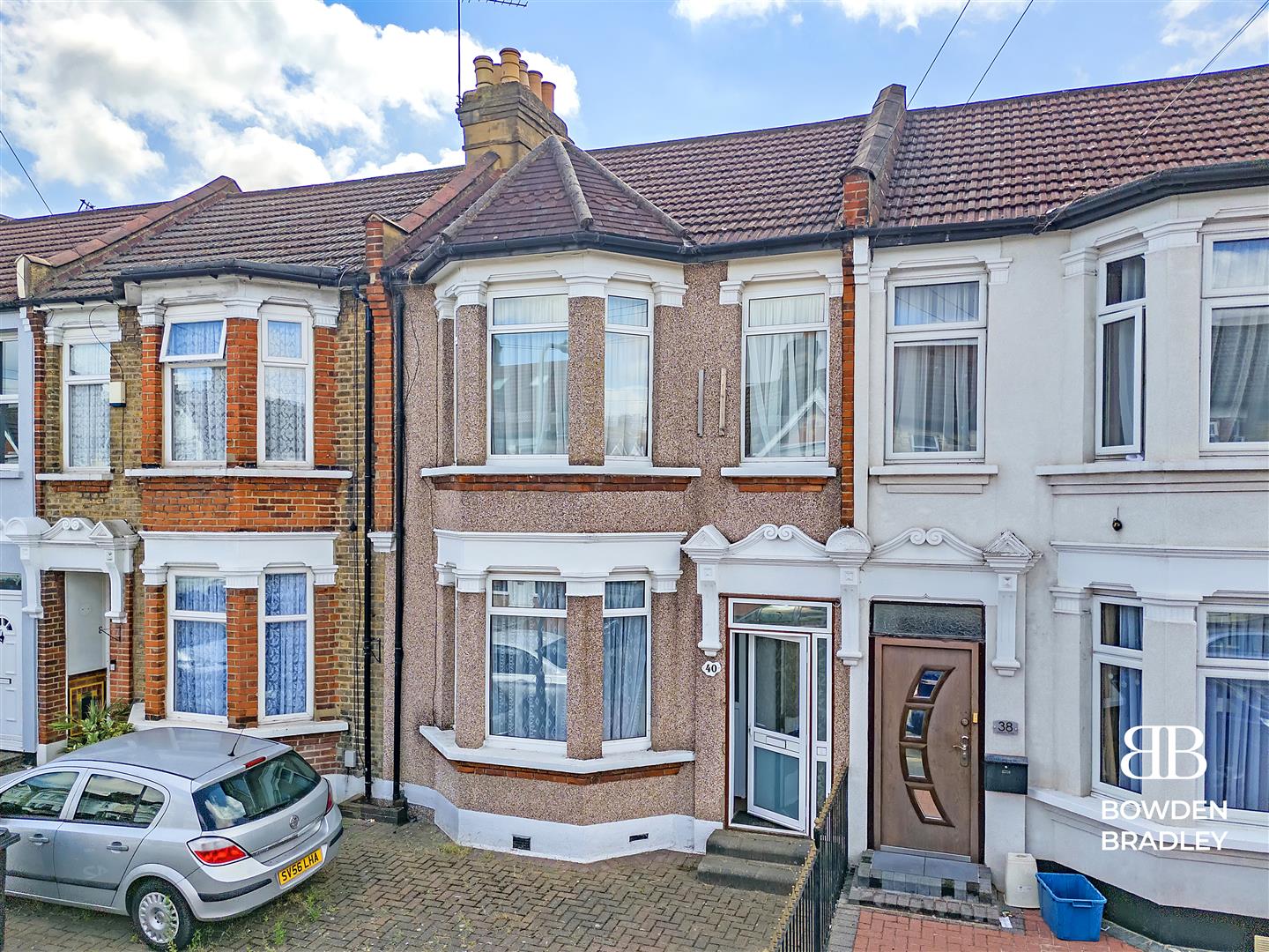 3 bed terraced house for sale in Hampton Road, Ilford  - Property Image 1