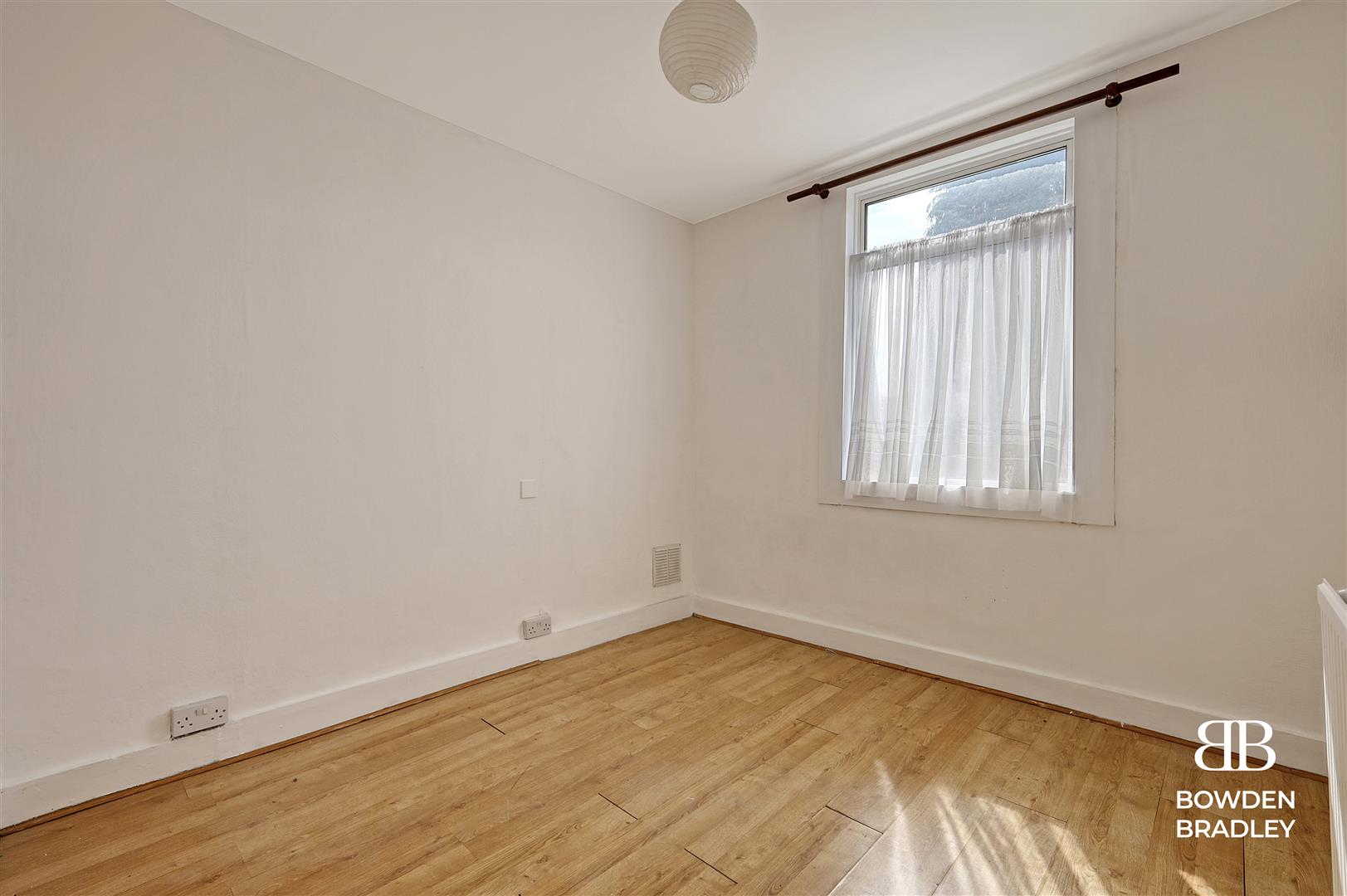 3 bed terraced house for sale in Hampton Road, Ilford  - Property Image 14