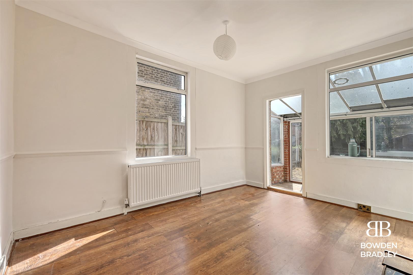 3 bed terraced house for sale in Hampton Road, Ilford  - Property Image 6