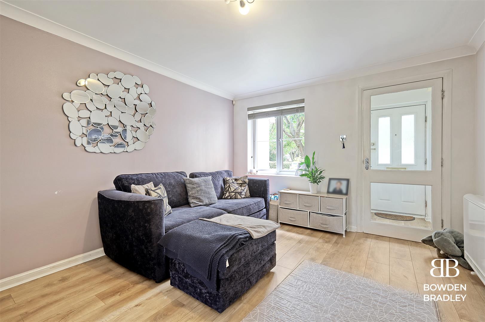 2 bed flat for sale in Bryony Close, Loughton  - Property Image 3