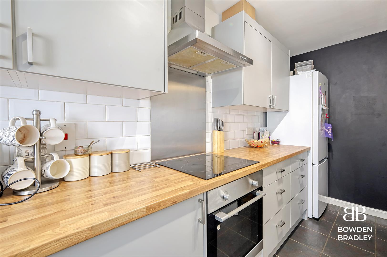 2 bed flat for sale in Bryony Close, Loughton  - Property Image 5