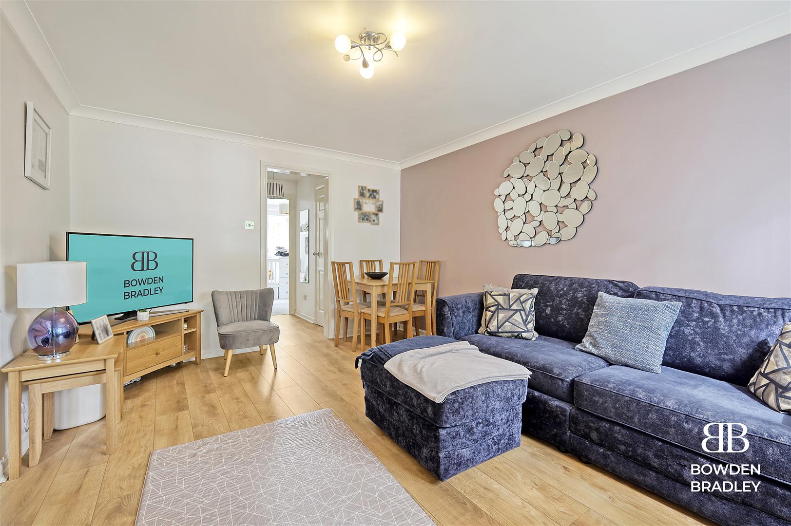 2 bed flat for sale in Bryony Close, Loughton  - Property Image 2