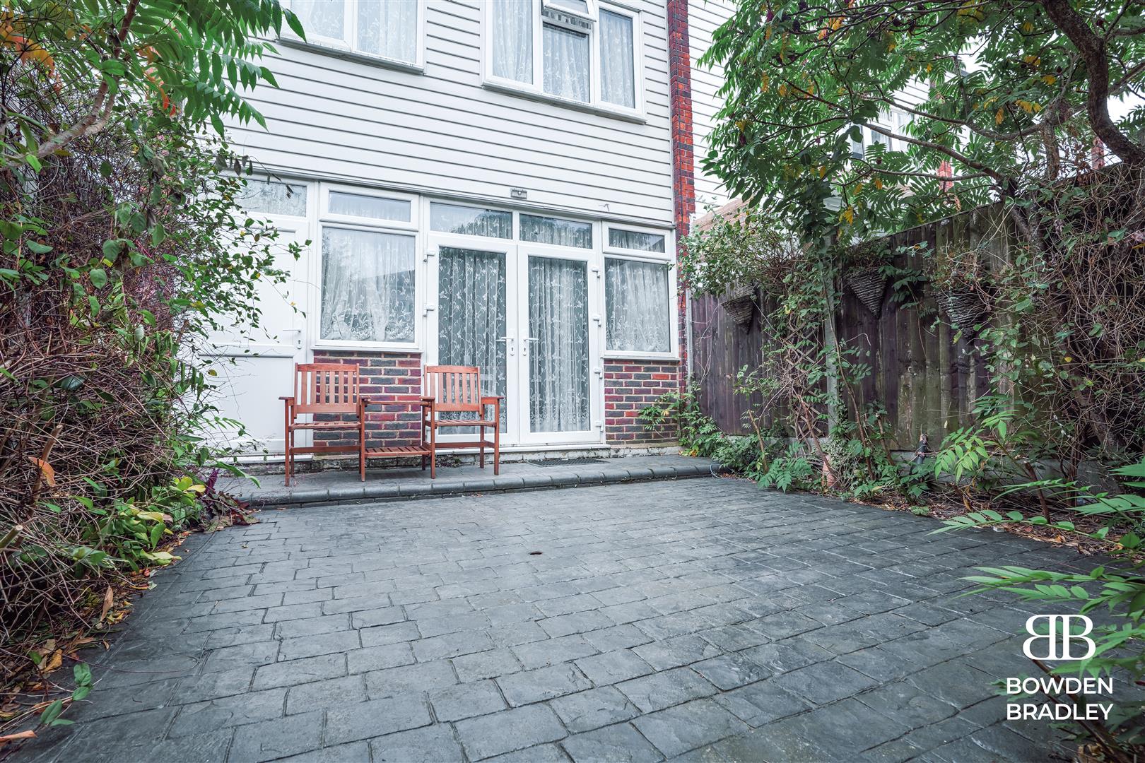 2 bed terraced house for sale in Kesteven Close, Hainault  - Property Image 14