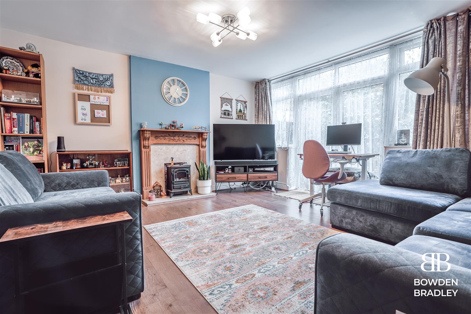 2 bed terraced house for sale in Kesteven Close, Hainault  - Property Image 1