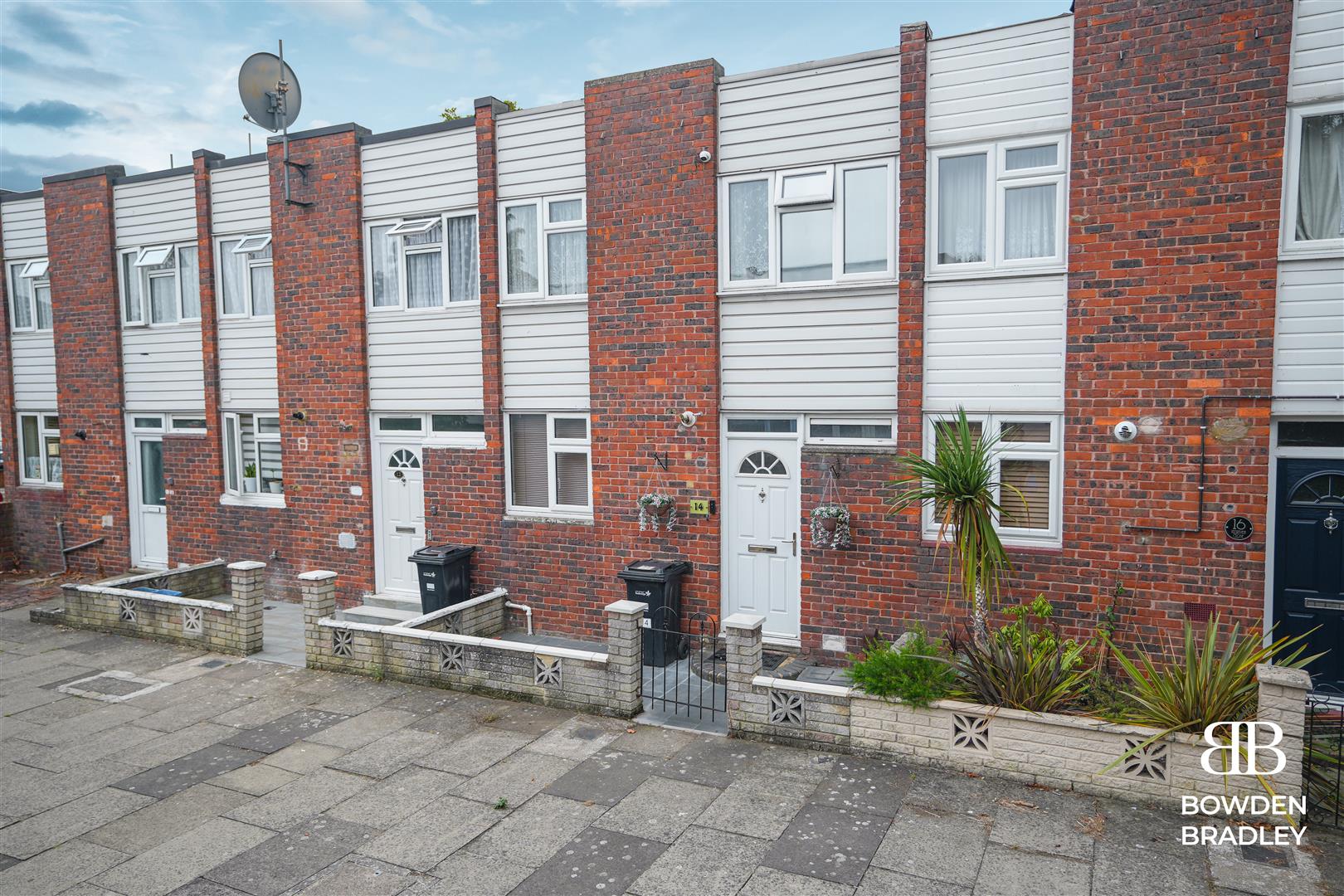 2 bed terraced house for sale in Kesteven Close, Ilford  - Property Image 15