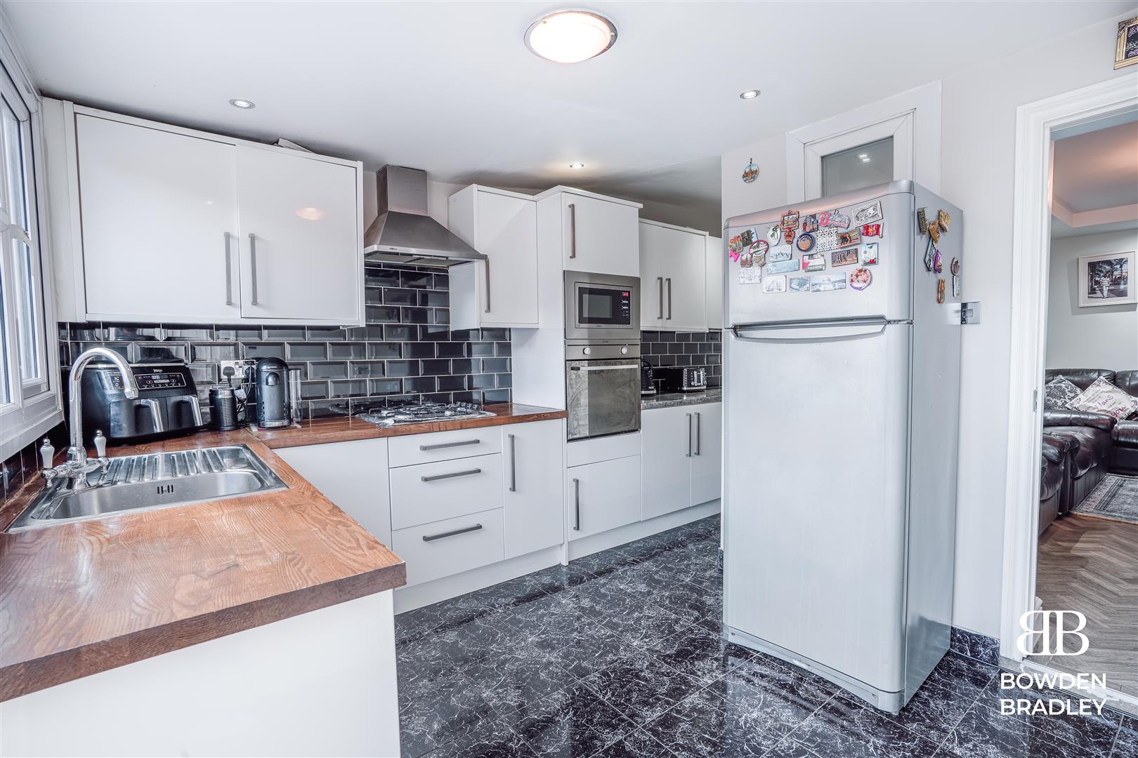 3 bed terraced house for sale in Coppermill Lane, Walthamstow  - Property Image 6