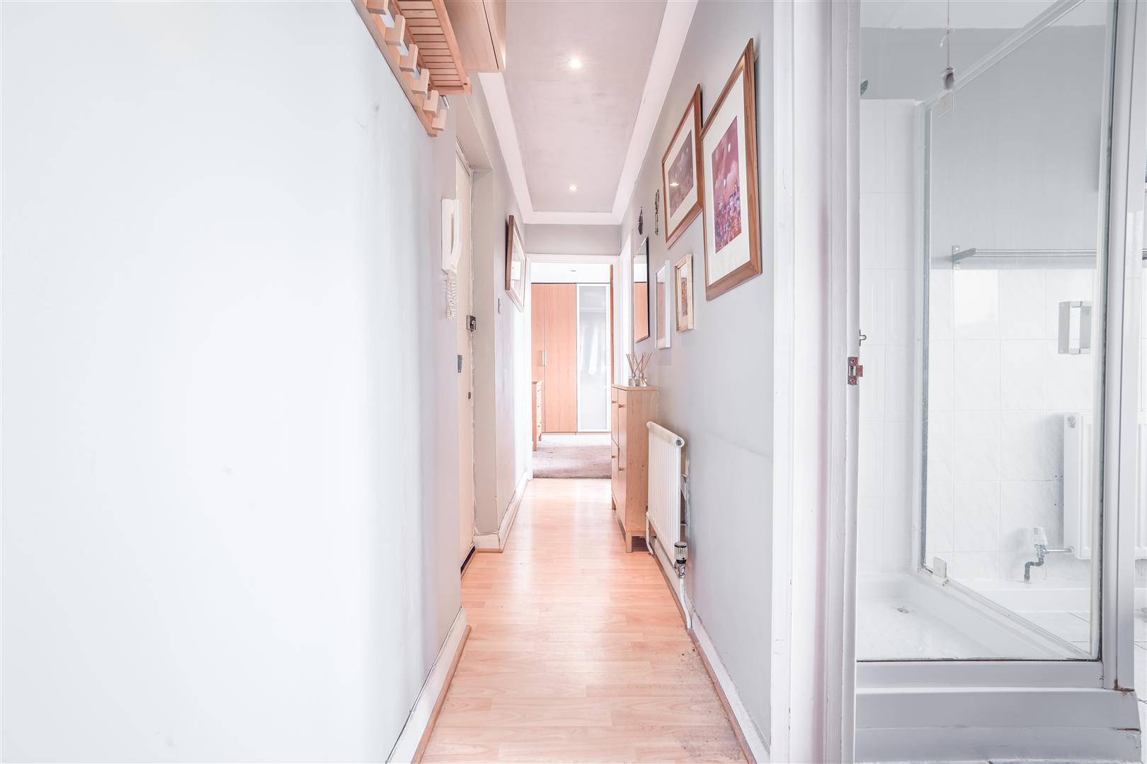 1 bed flat for sale in Durham Avenue, Woodford Green  - Property Image 3