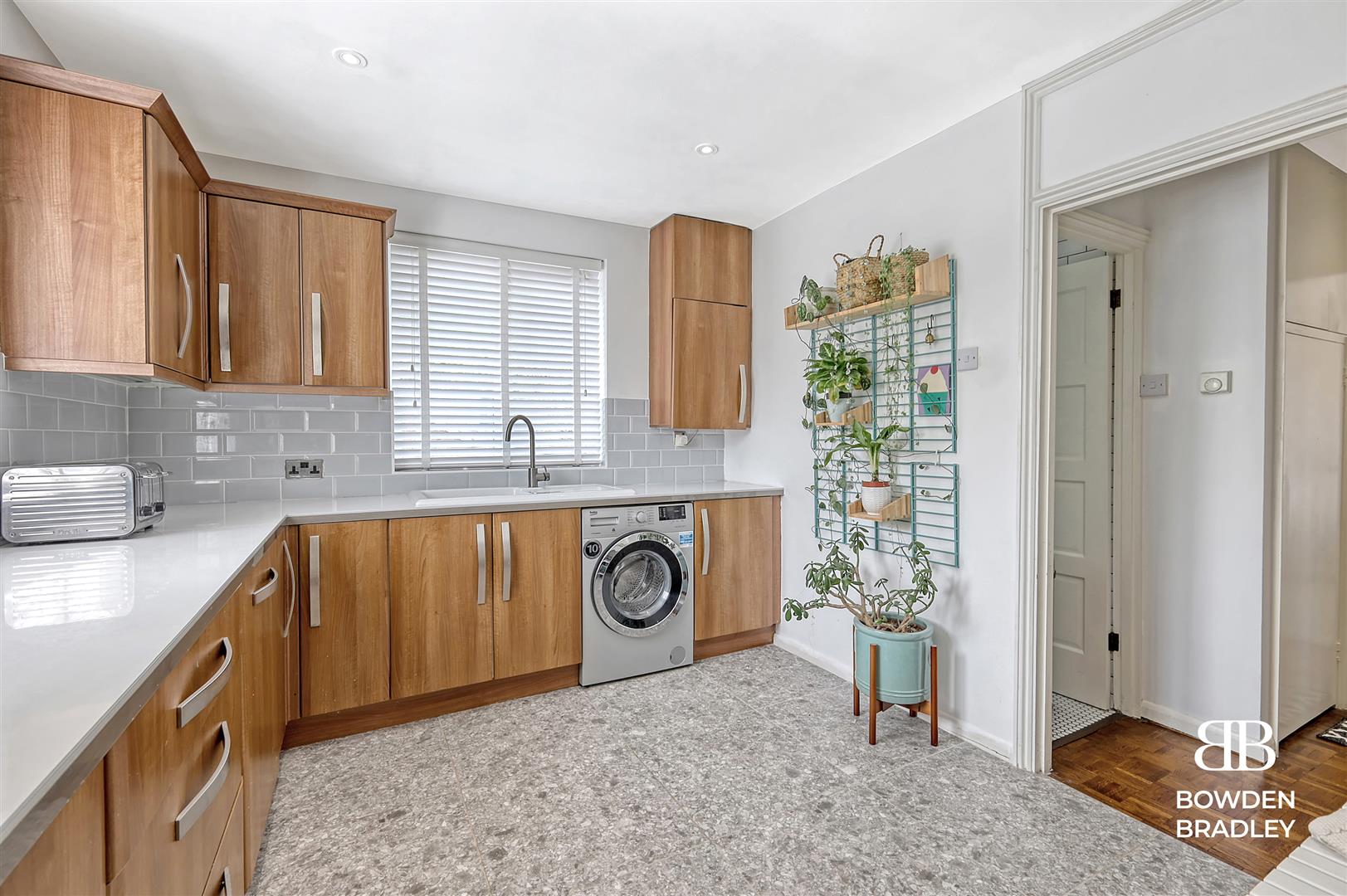 2 bed maisonette for sale in Shrublands Close, Chigwell  - Property Image 13