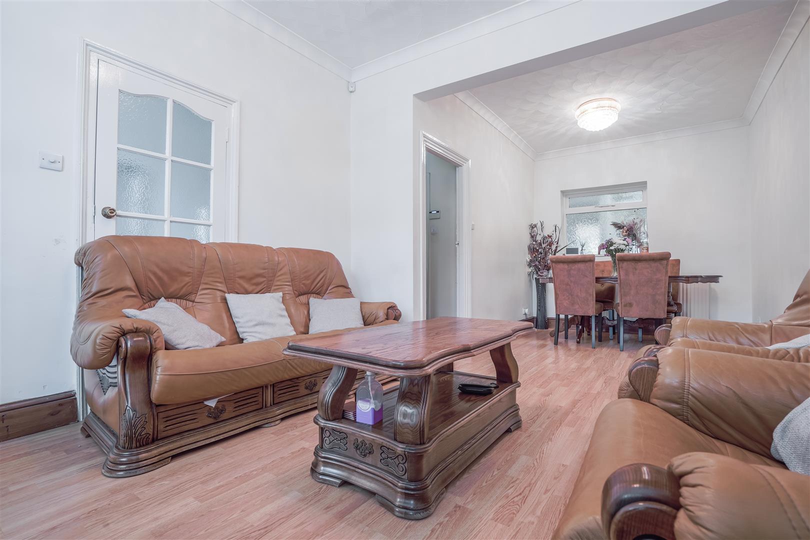 4 bed terraced house for sale in Wingate Road, Ilford  - Property Image 2