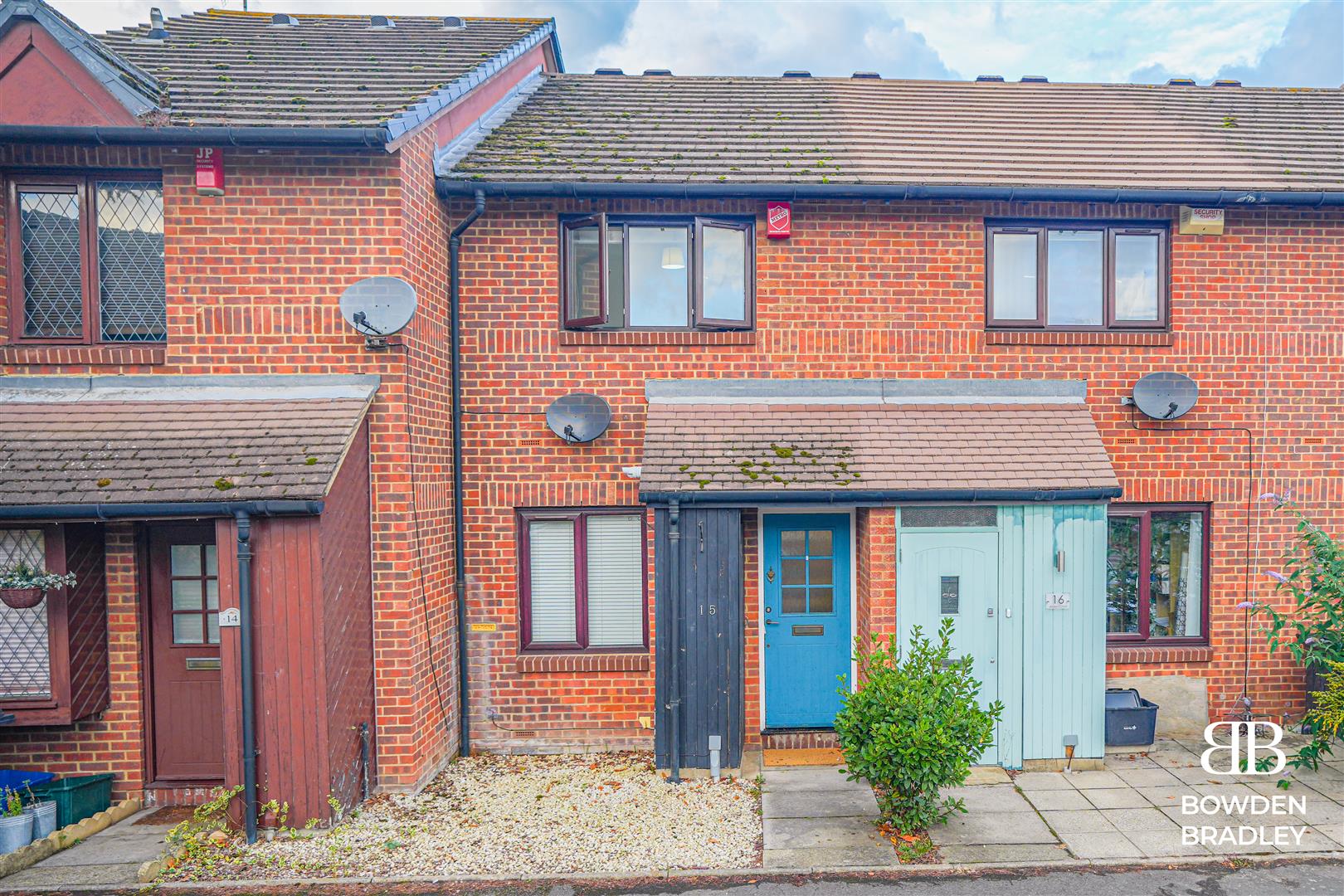 2 bed terraced house for sale in Alders Close, Aldersbrook  - Property Image 1