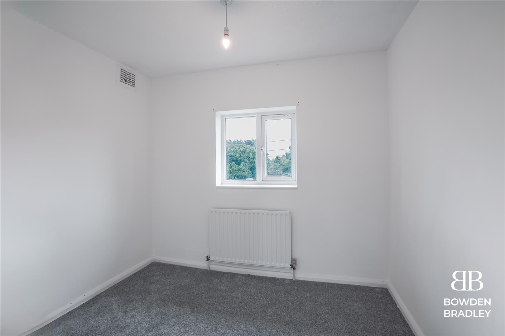 3 bed terraced house for sale in Pancroft, Romford  - Property Image 14