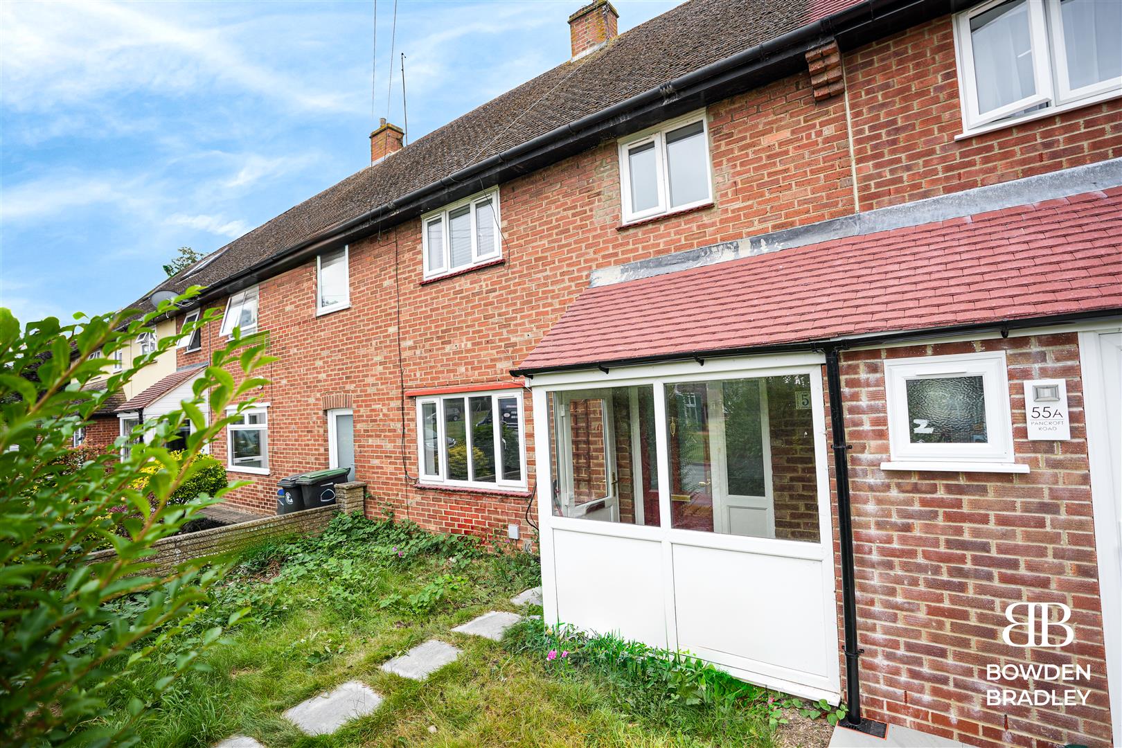 3 bed terraced house for sale in Pancroft, Romford  - Property Image 2