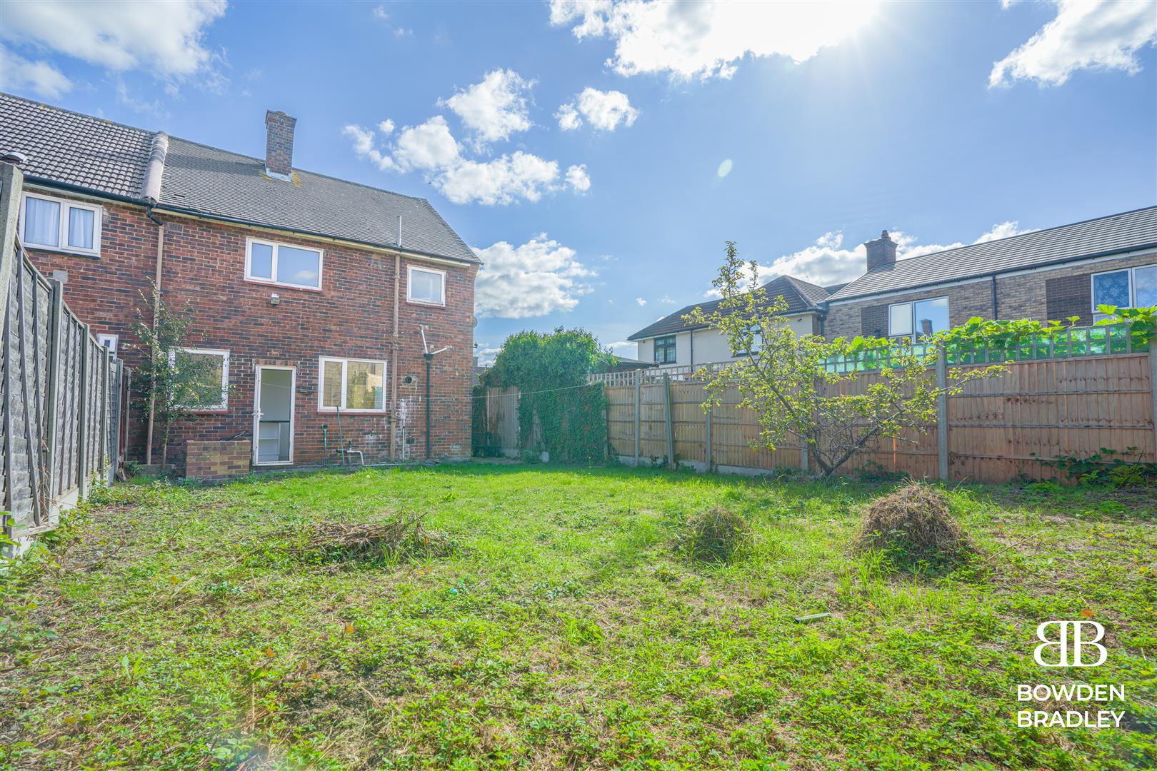 3 bed end of terrace house for sale in Marlyon Road, Hainault  - Property Image 14