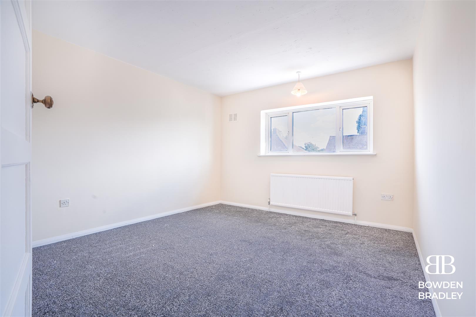 3 bed end of terrace house for sale in Marlyon Road, Hainault  - Property Image 8