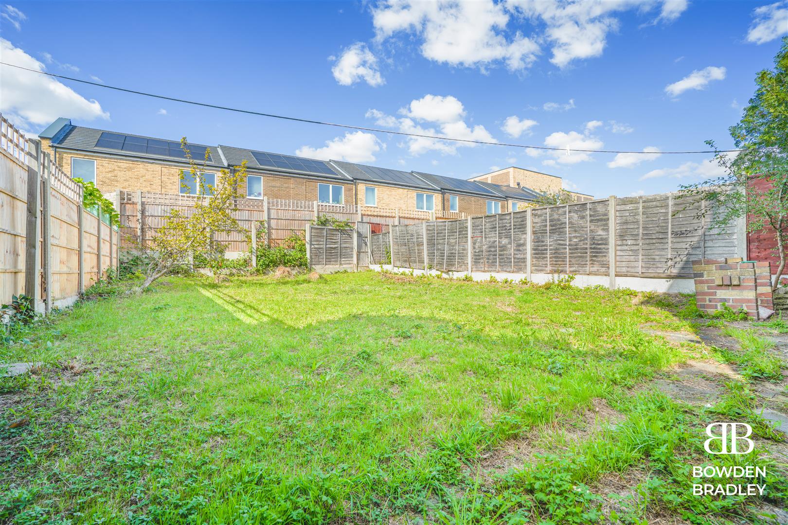 3 bed end of terrace house for sale in Marlyon Road, Hainault  - Property Image 13