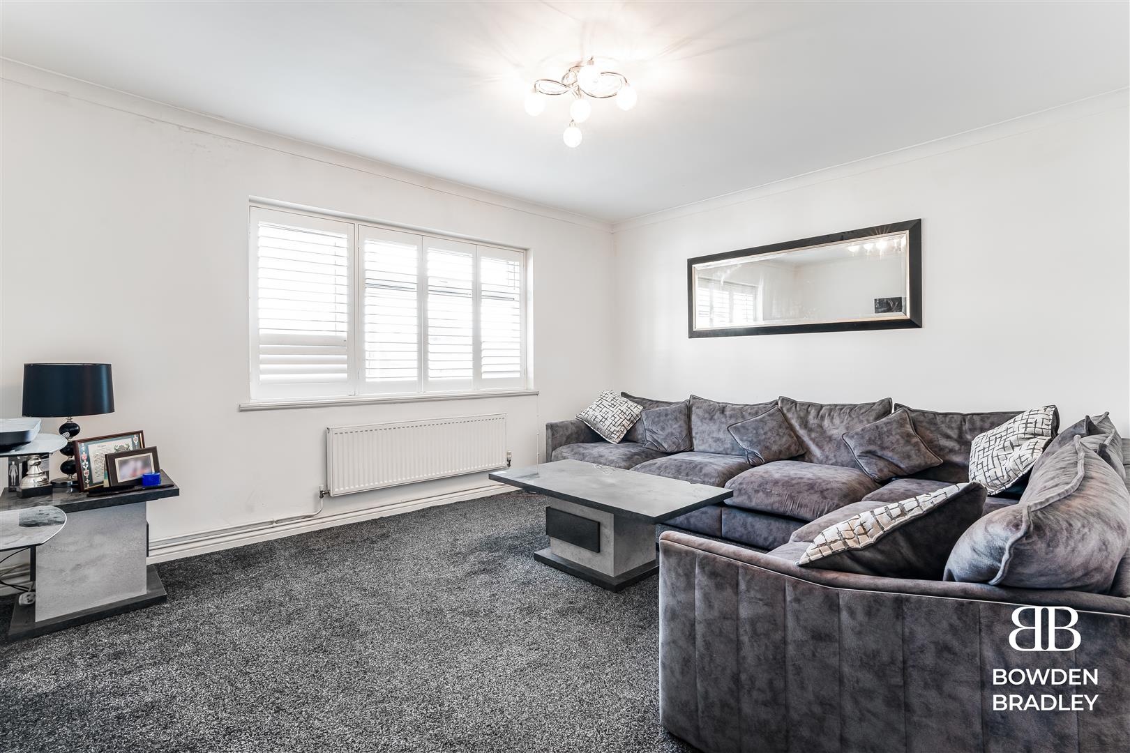 1 bed flat for sale in Newton Road, Chigwell  - Property Image 2