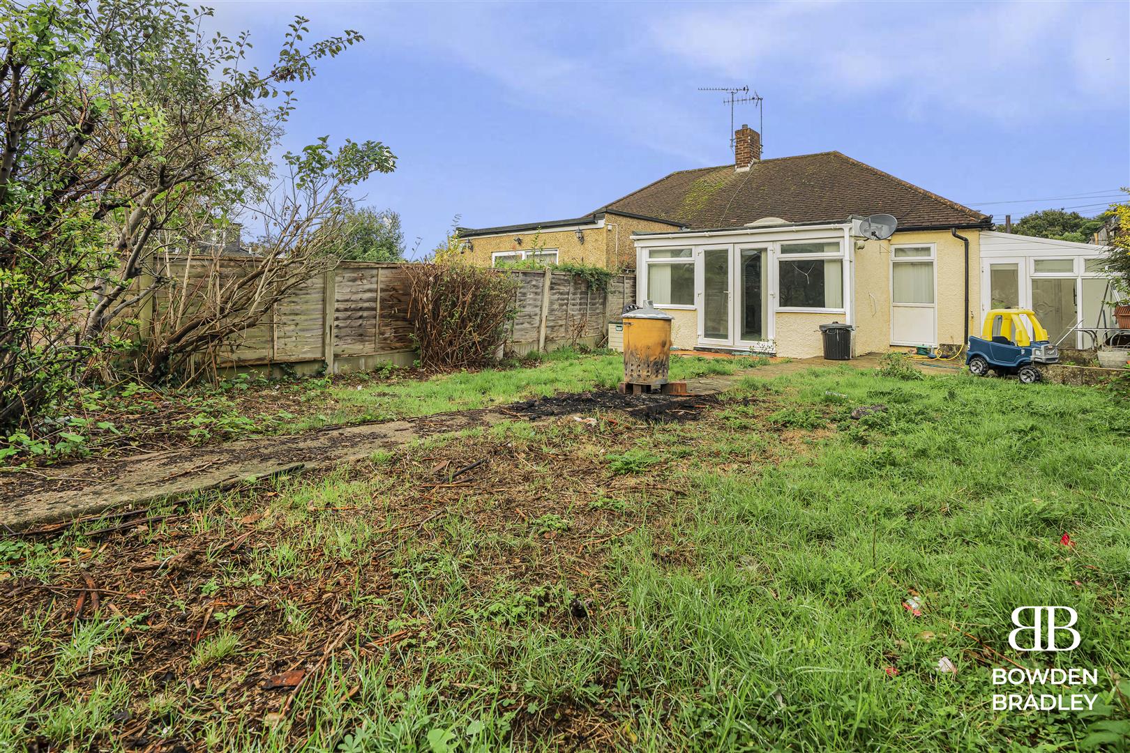 2 bed semi-detached bungalow for sale in Cheriton Avenue, Clayhall  - Property Image 14