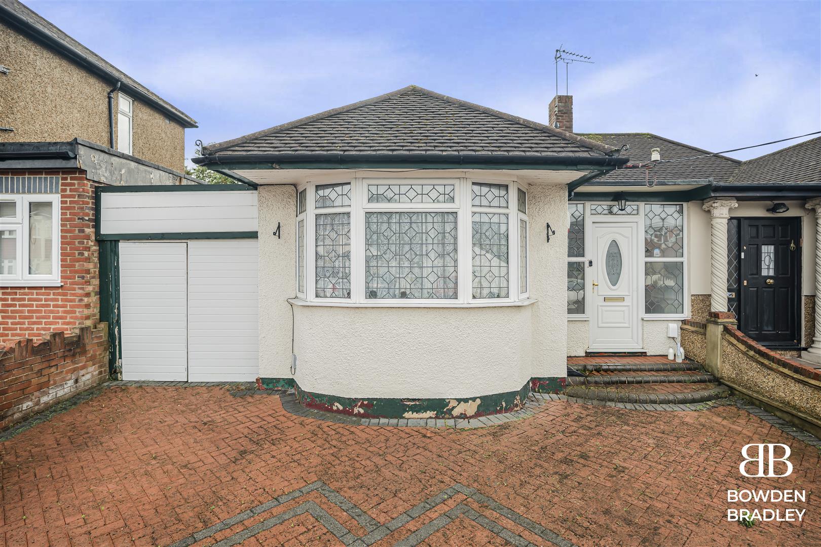 2 bed semi-detached bungalow for sale in Cheriton Avenue, Clayhall  - Property Image 15