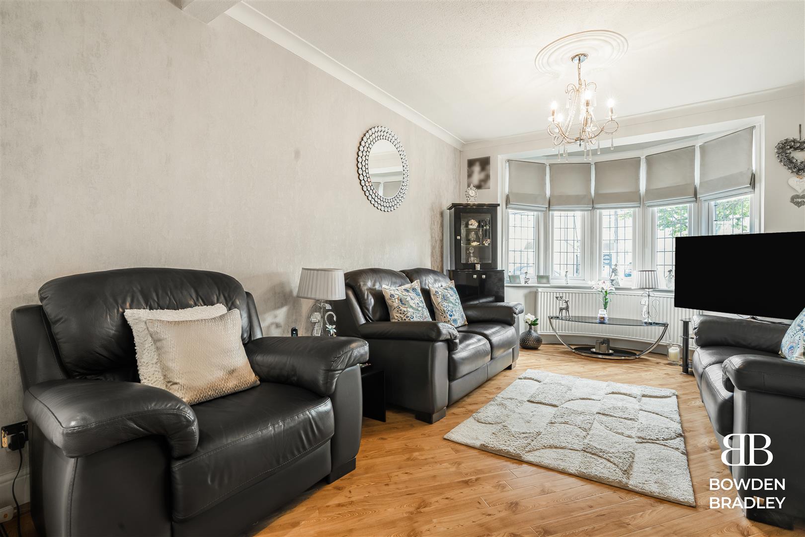 3 bed terraced house for sale in Grenfell Avenue, Hornchurch  - Property Image 4