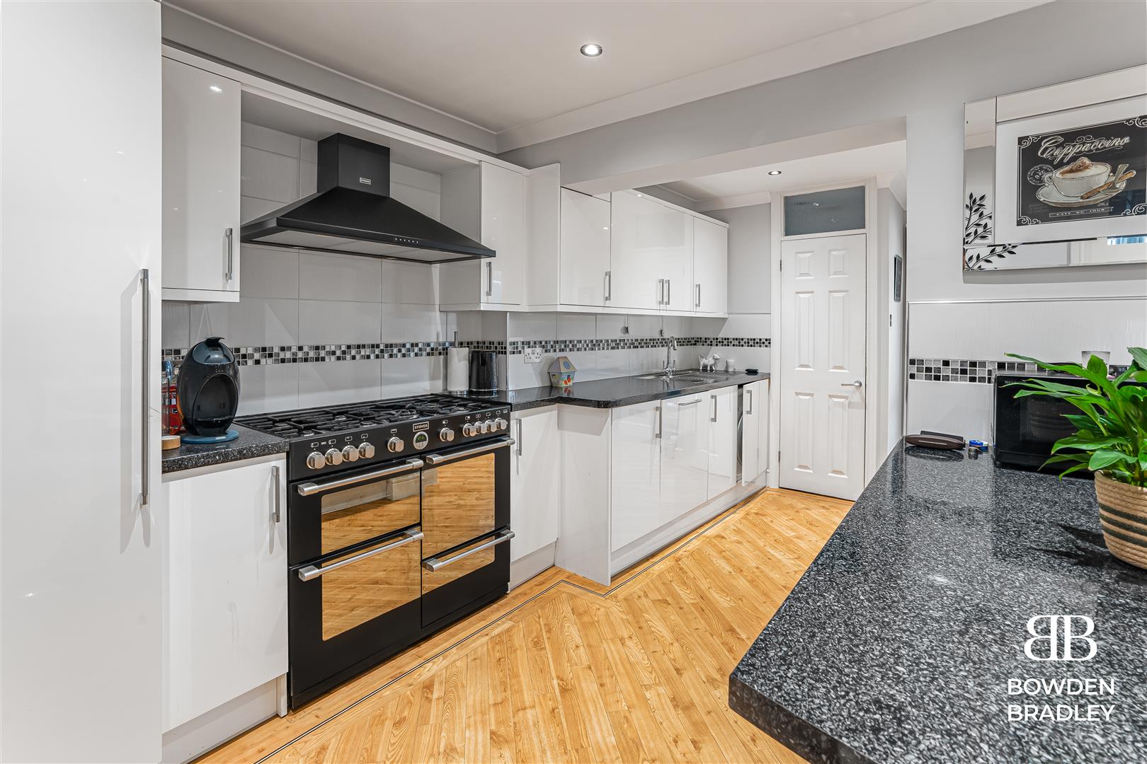 3 bed terraced house for sale in Grenfell Avenue, Hornchurch  - Property Image 7