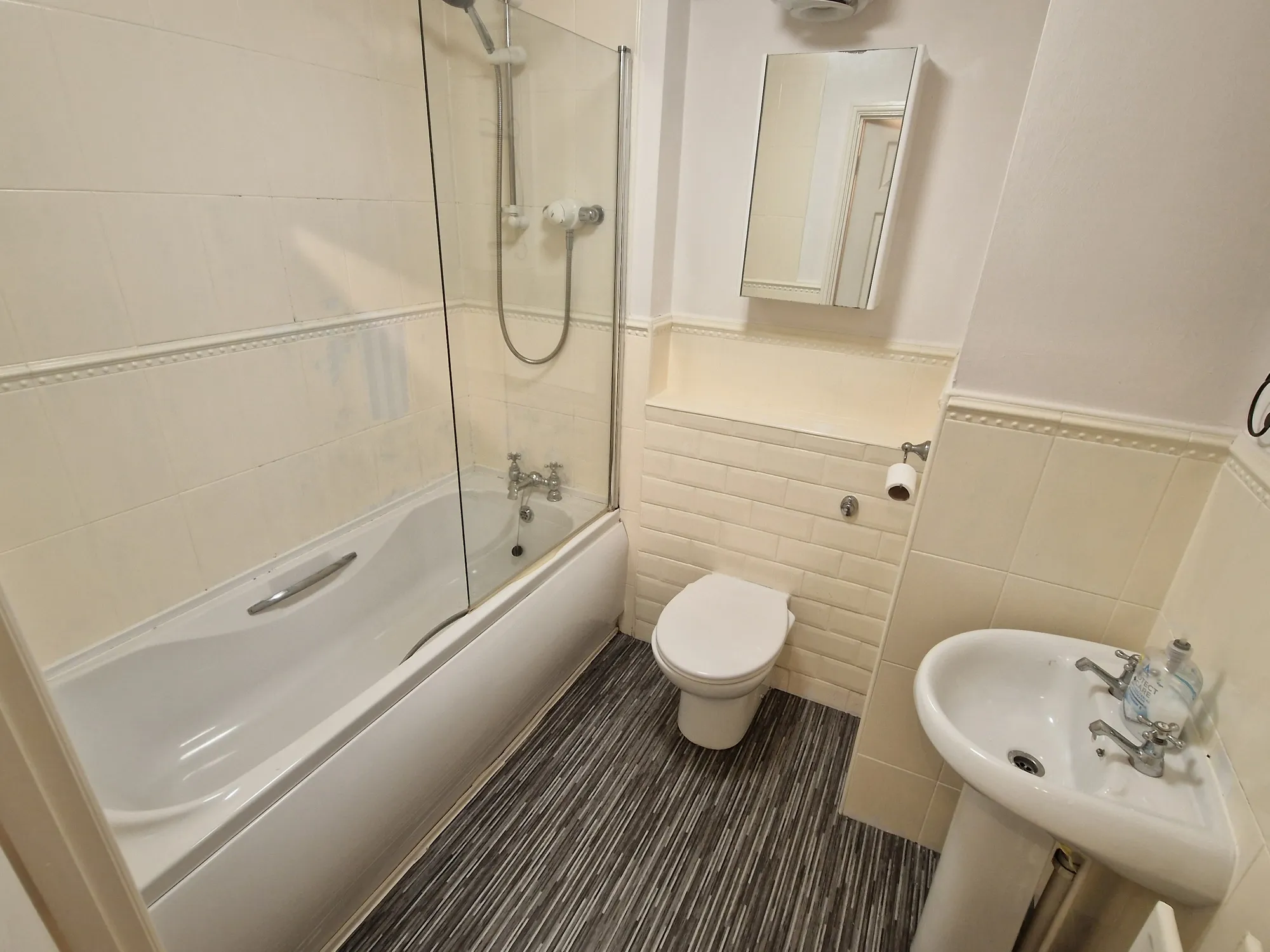 2 bed apartment to rent in Royal Court Drive, Bolton  - Property Image 7