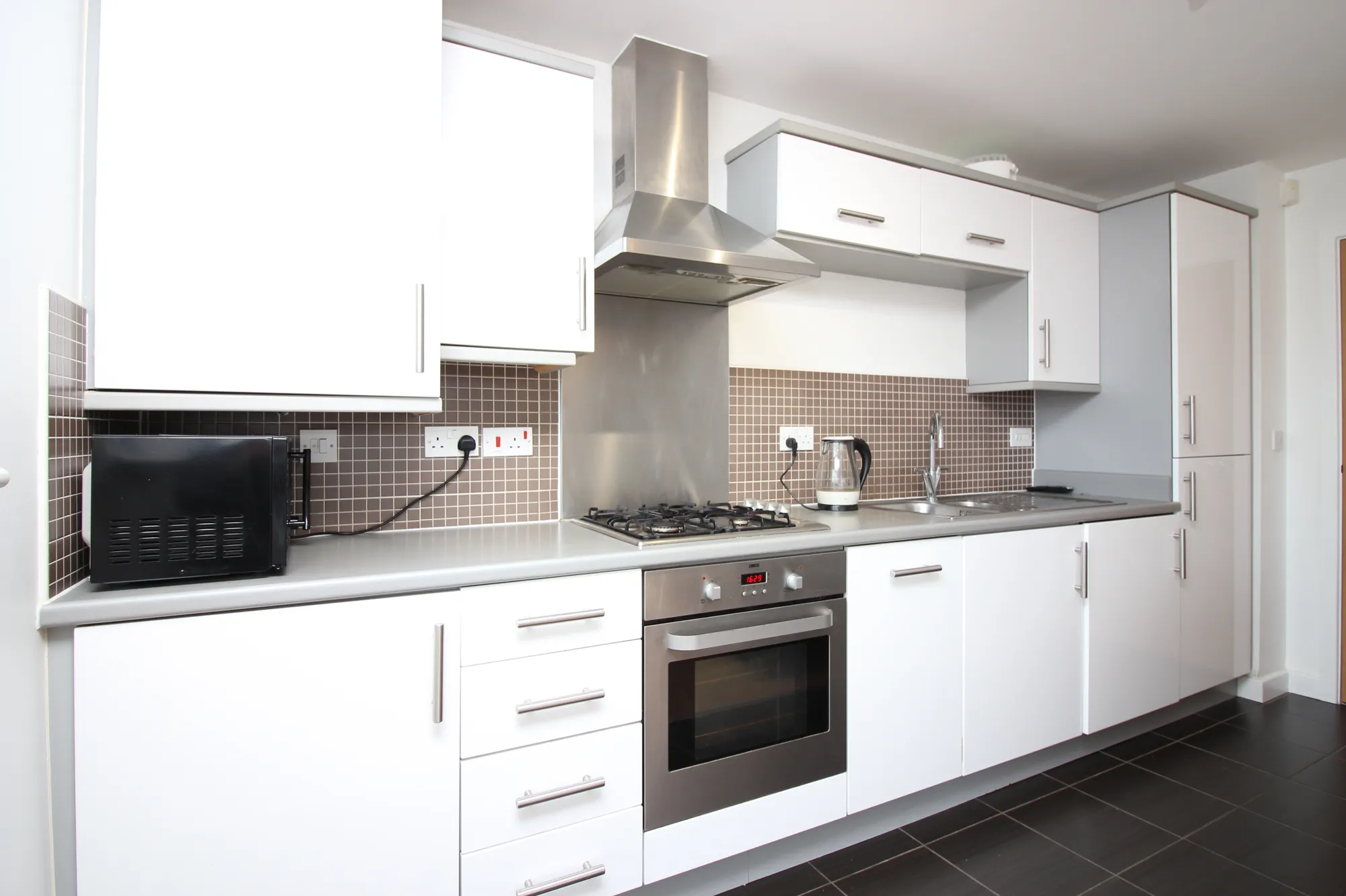 2 bed apartment to rent in Christie Lane, Salford  - Property Image 4