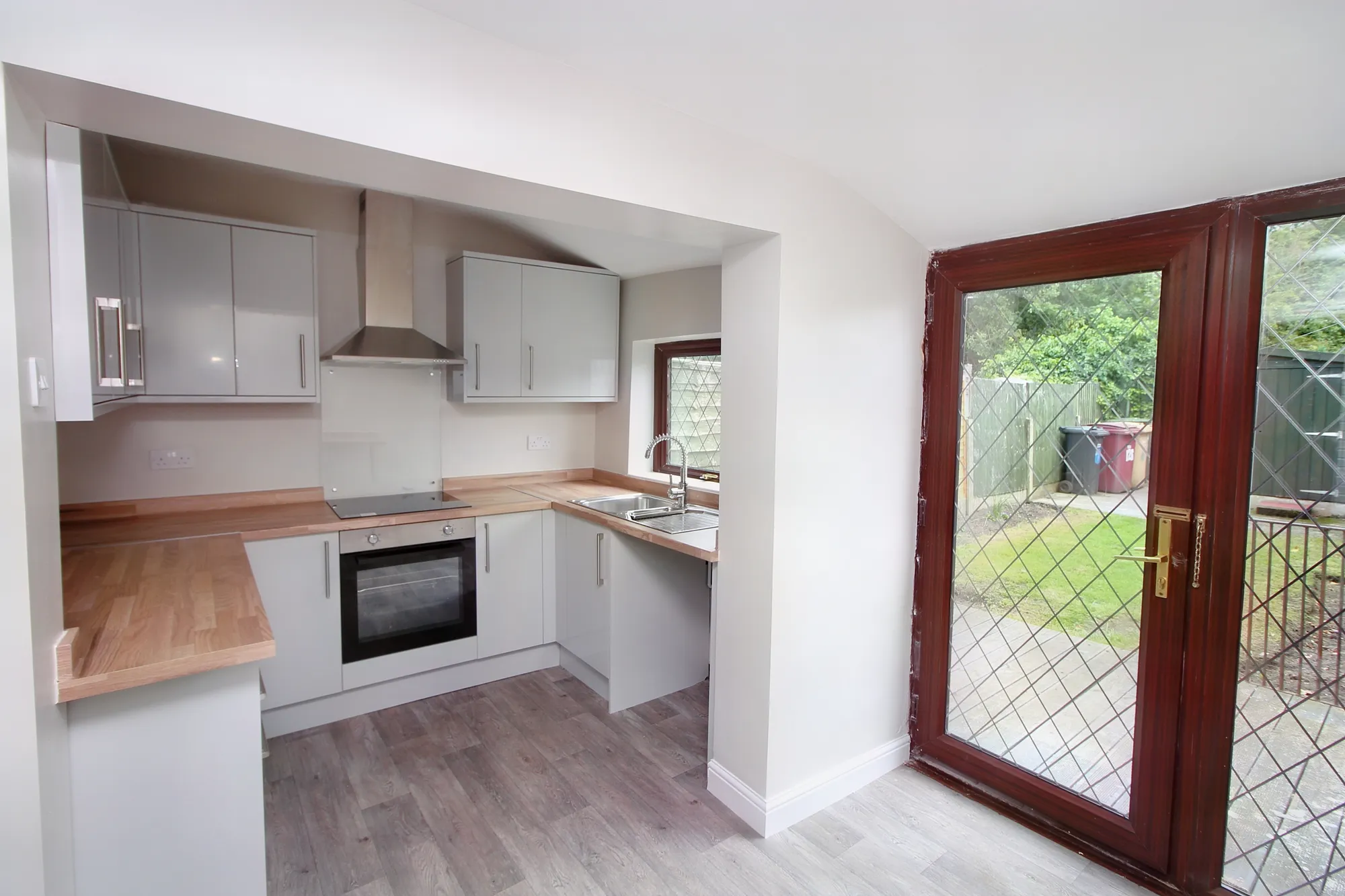 2 bed mid-terraced house to rent in Bolton Road, Bolton 4