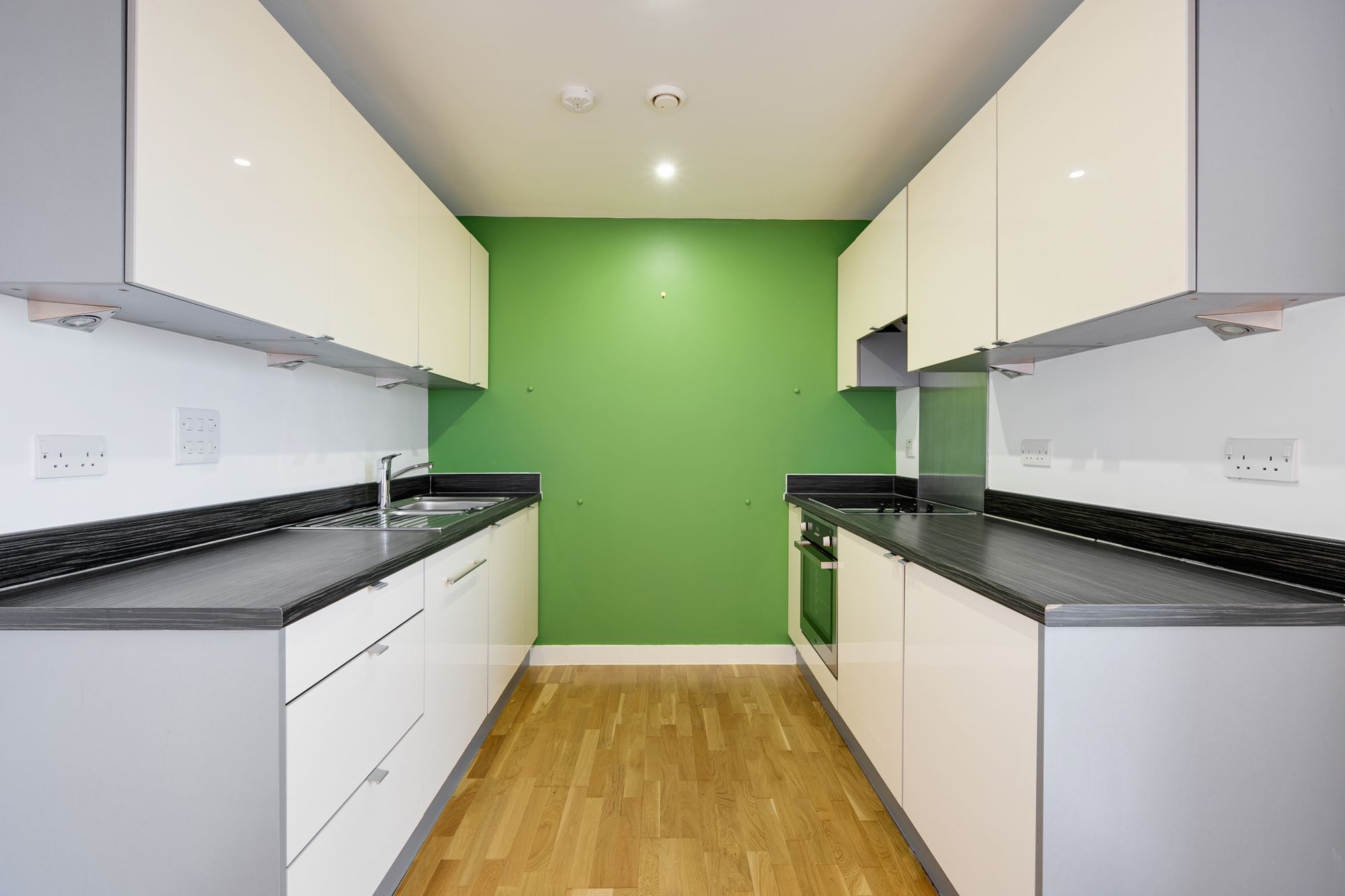 1 bed apartment for sale in St. Johns Gardens, Bury  - Property Image 9