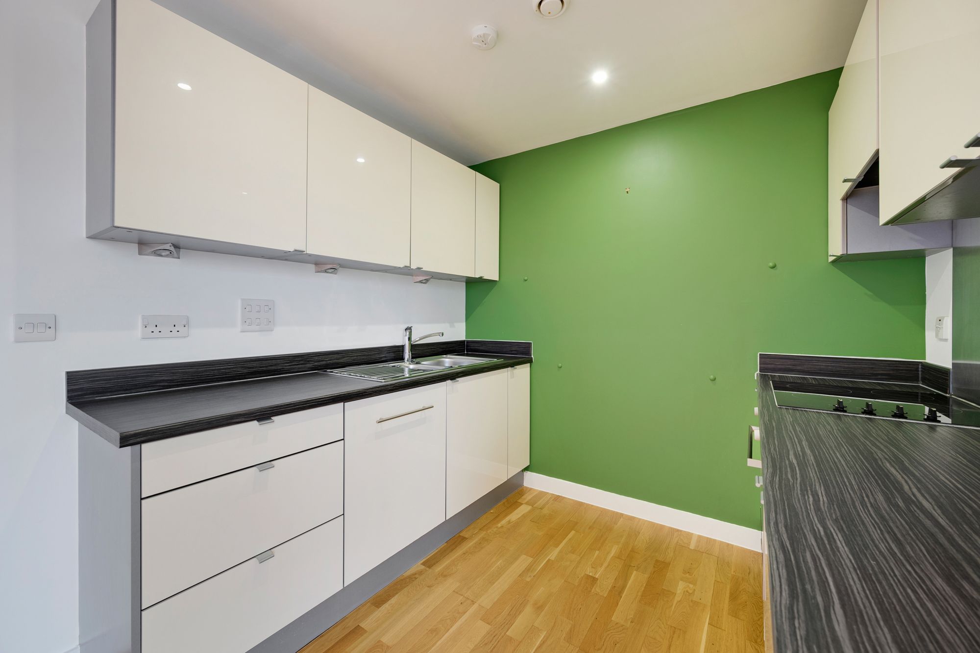 1 bed apartment for sale in St. Johns Gardens, Bury  - Property Image 11