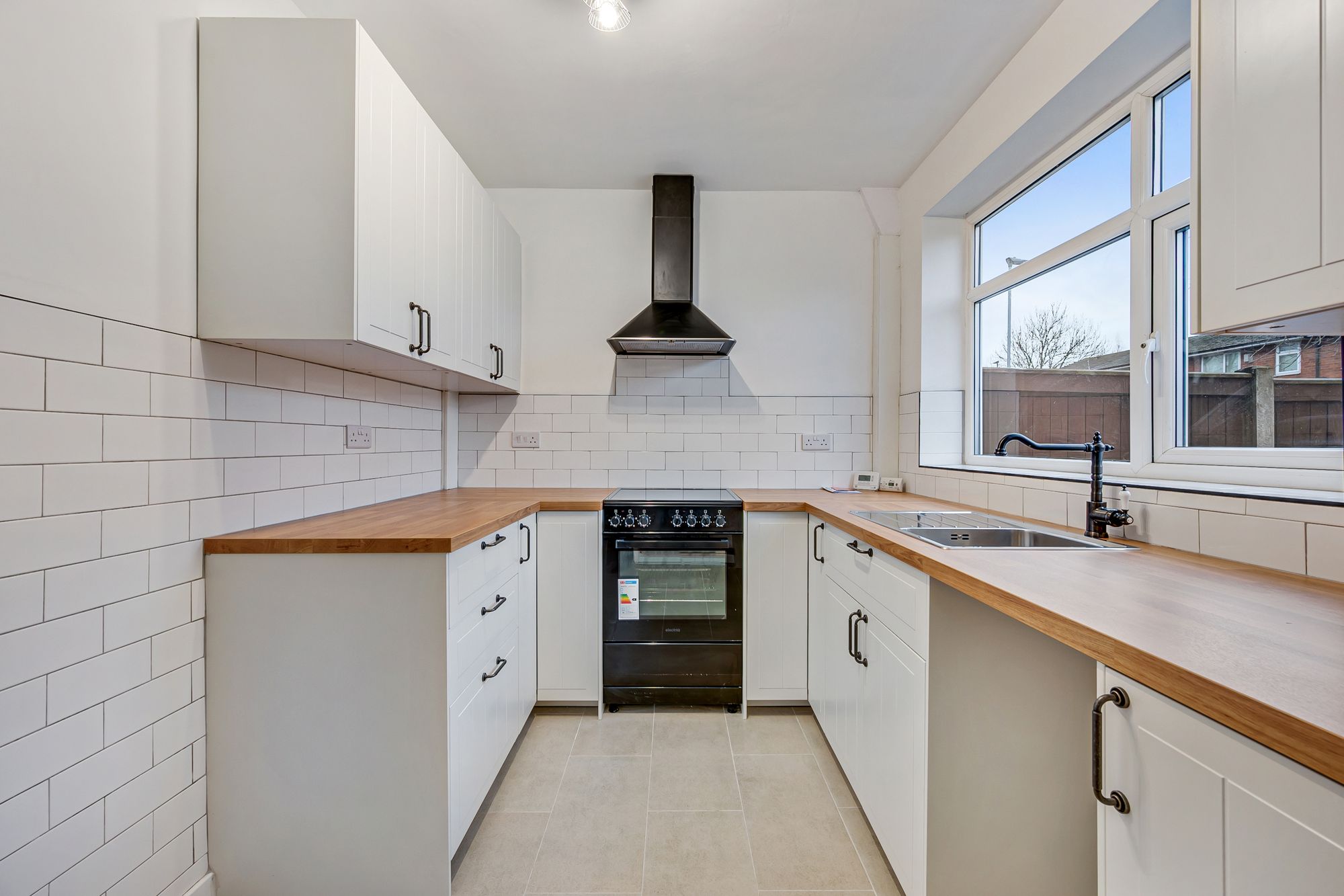 3 bed end of terrace house to rent in Oakford Avenue, Manchester 2
