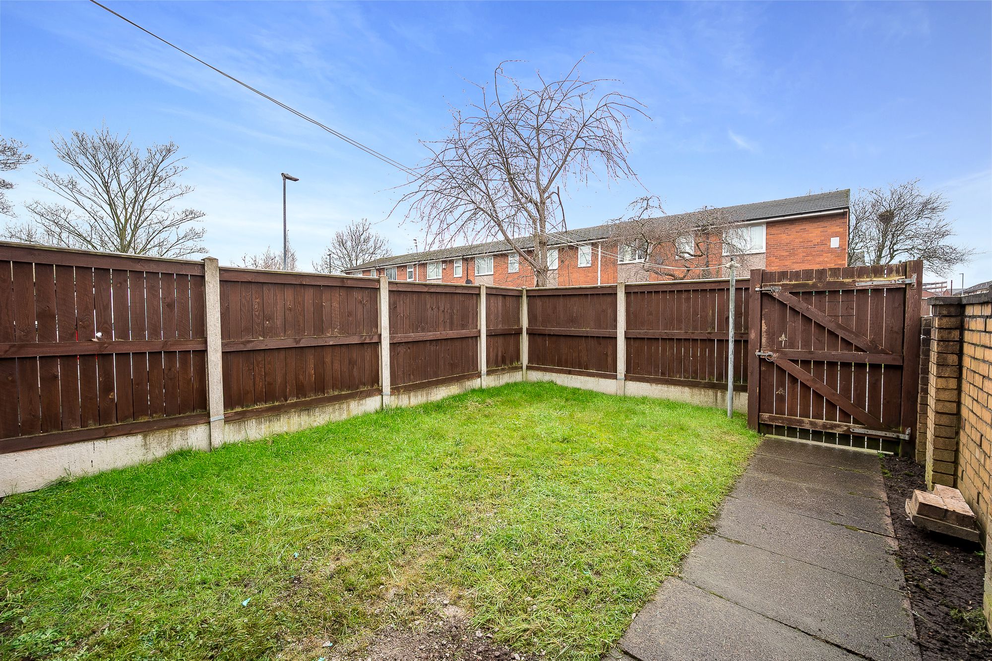 3 bed end of terrace house to rent in Oakford Avenue, Manchester 18