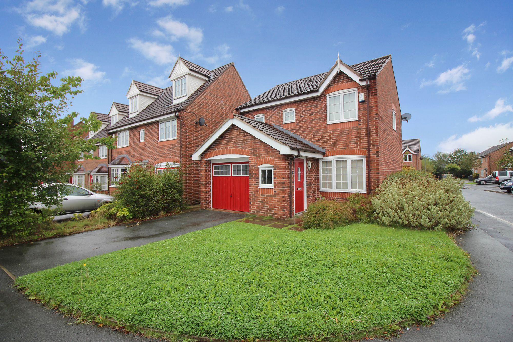 3 bed detached house to rent in Greensbridge Gardens, Bolton  - Property Image 1