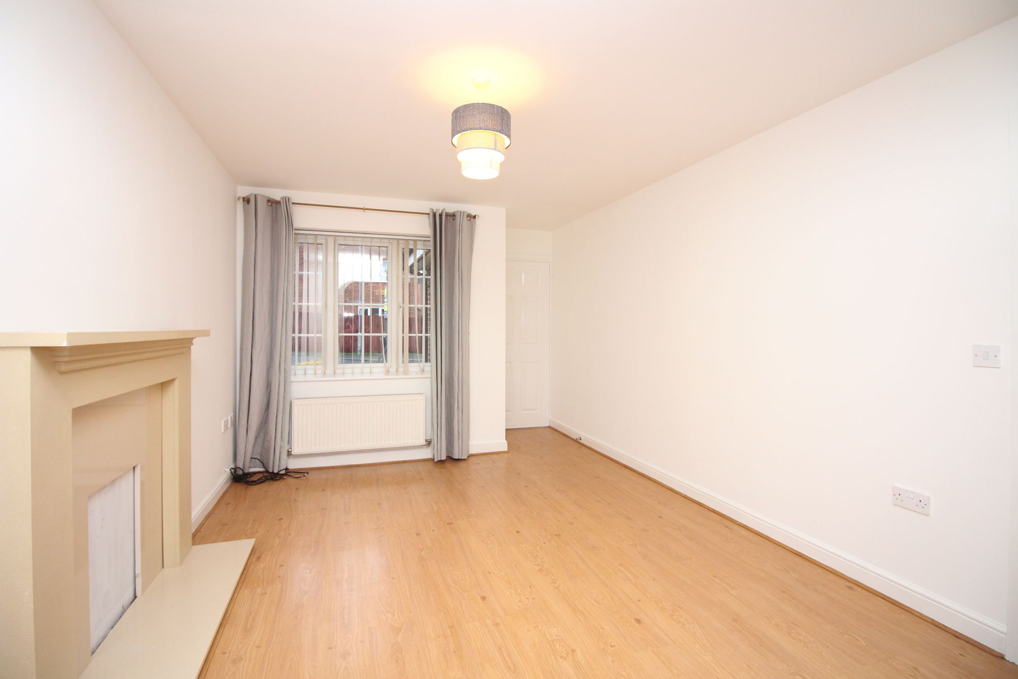 3 bed detached house to rent in Greensbridge Gardens, Bolton 4