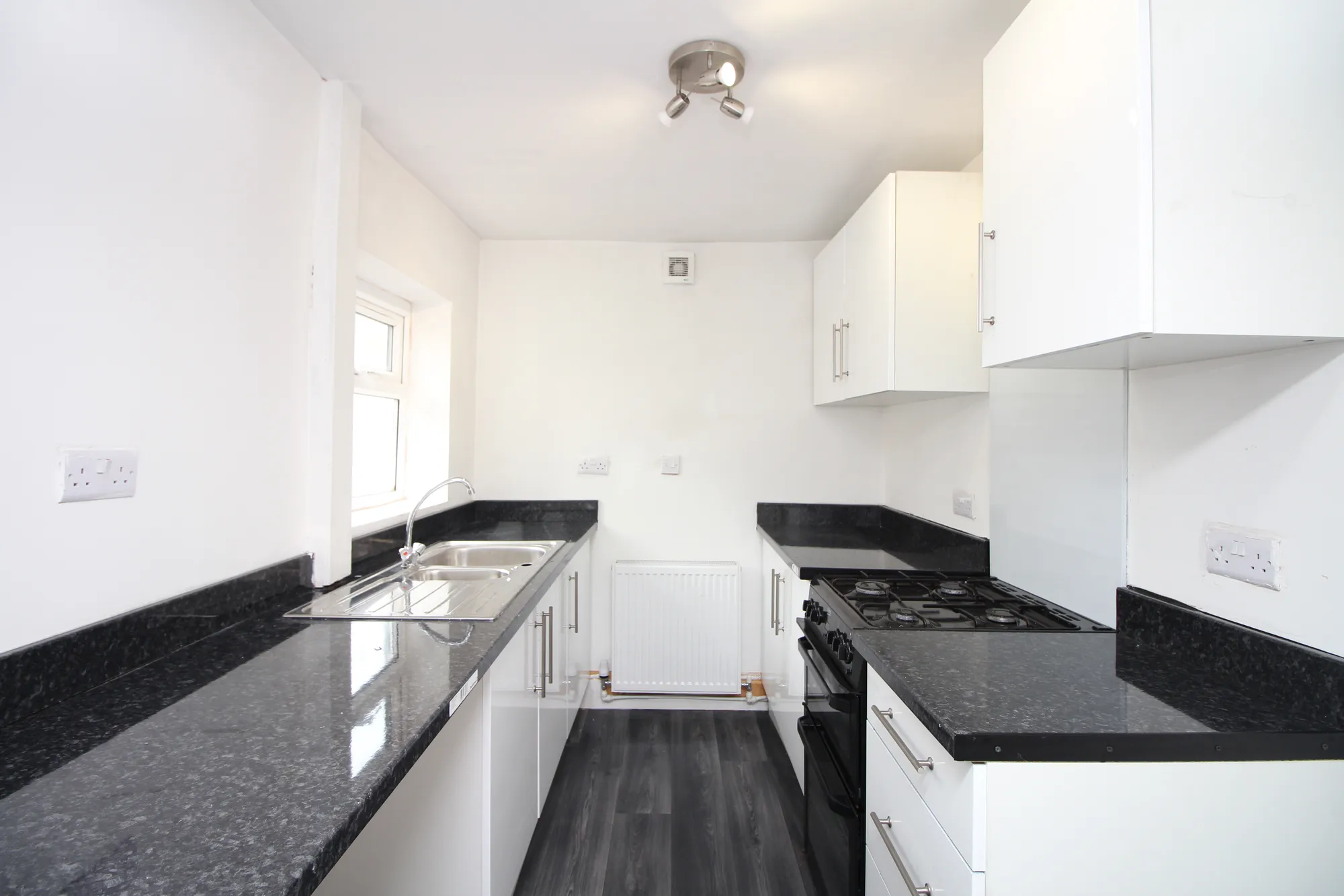 3 bed end of terrace house to rent in Cross Lane, Manchester  - Property Image 3