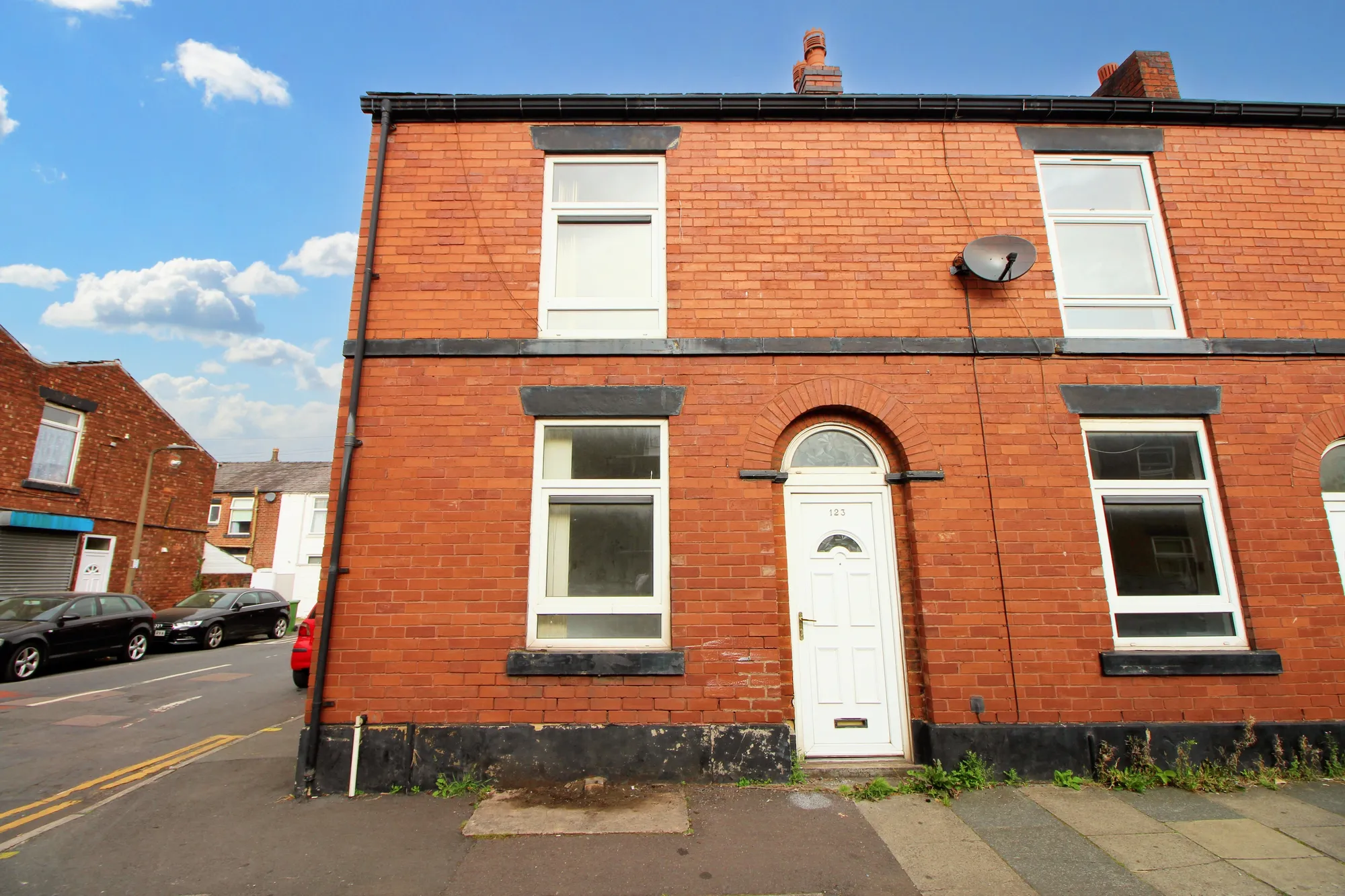 3 bed end of terrace house to rent in Cross Lane, Manchester - Property Image 1