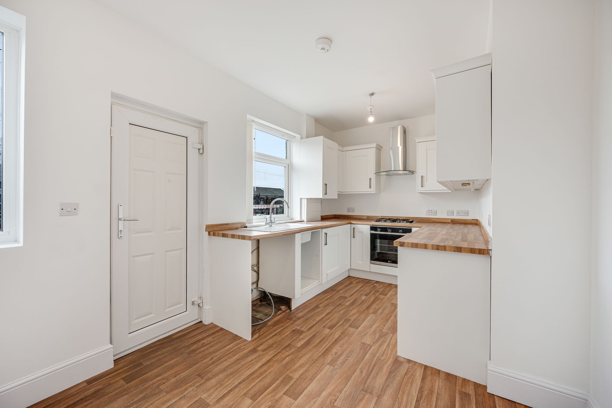 3 bed terraced house to rent in Third Avenue, Bury 4