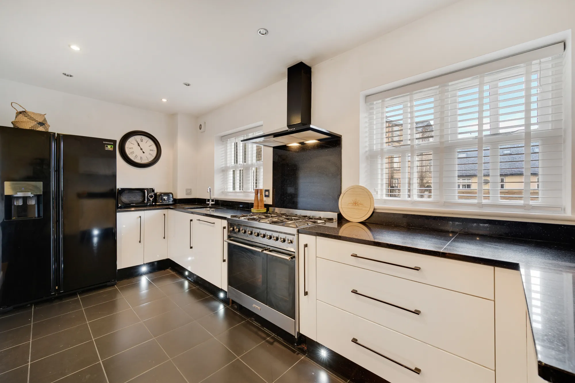 3 bed terraced house for sale in Cross Street, Bury  - Property Image 4
