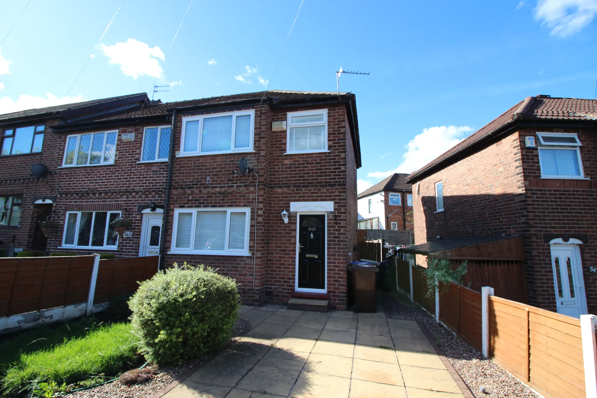 3 bed terraced house to rent in Greenside Lane, Manchester - Property Image 1