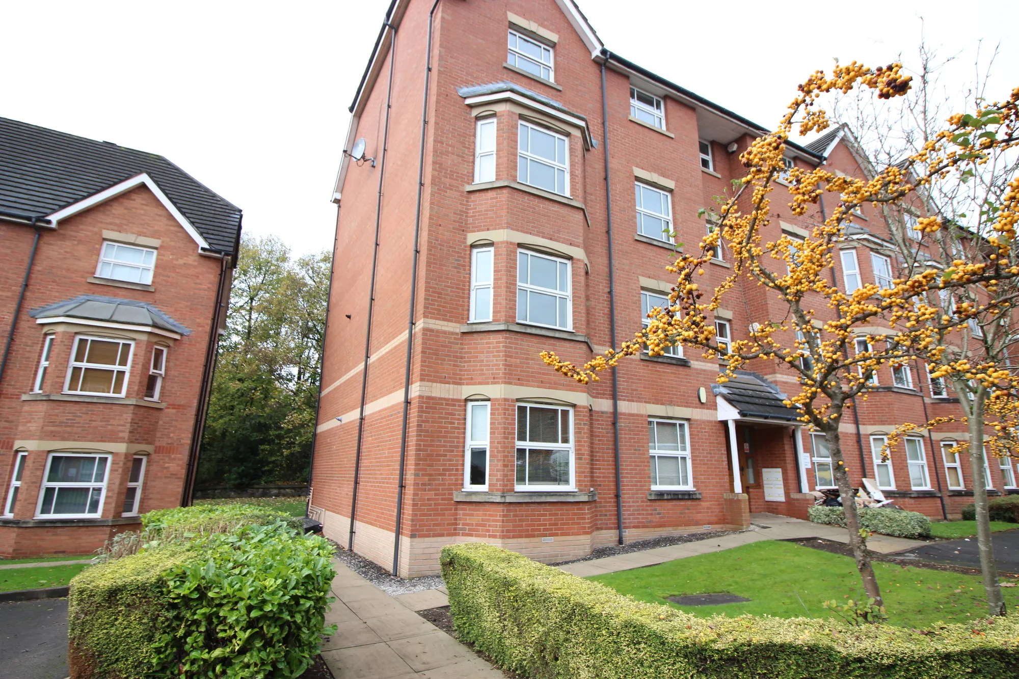 2 bed flat to rent in Royal Court Drive, Bolton - Property Image 1