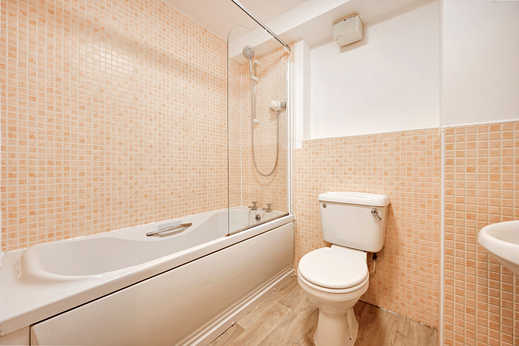 2 bed flat to rent in Royal Court Drive, Bolton 10